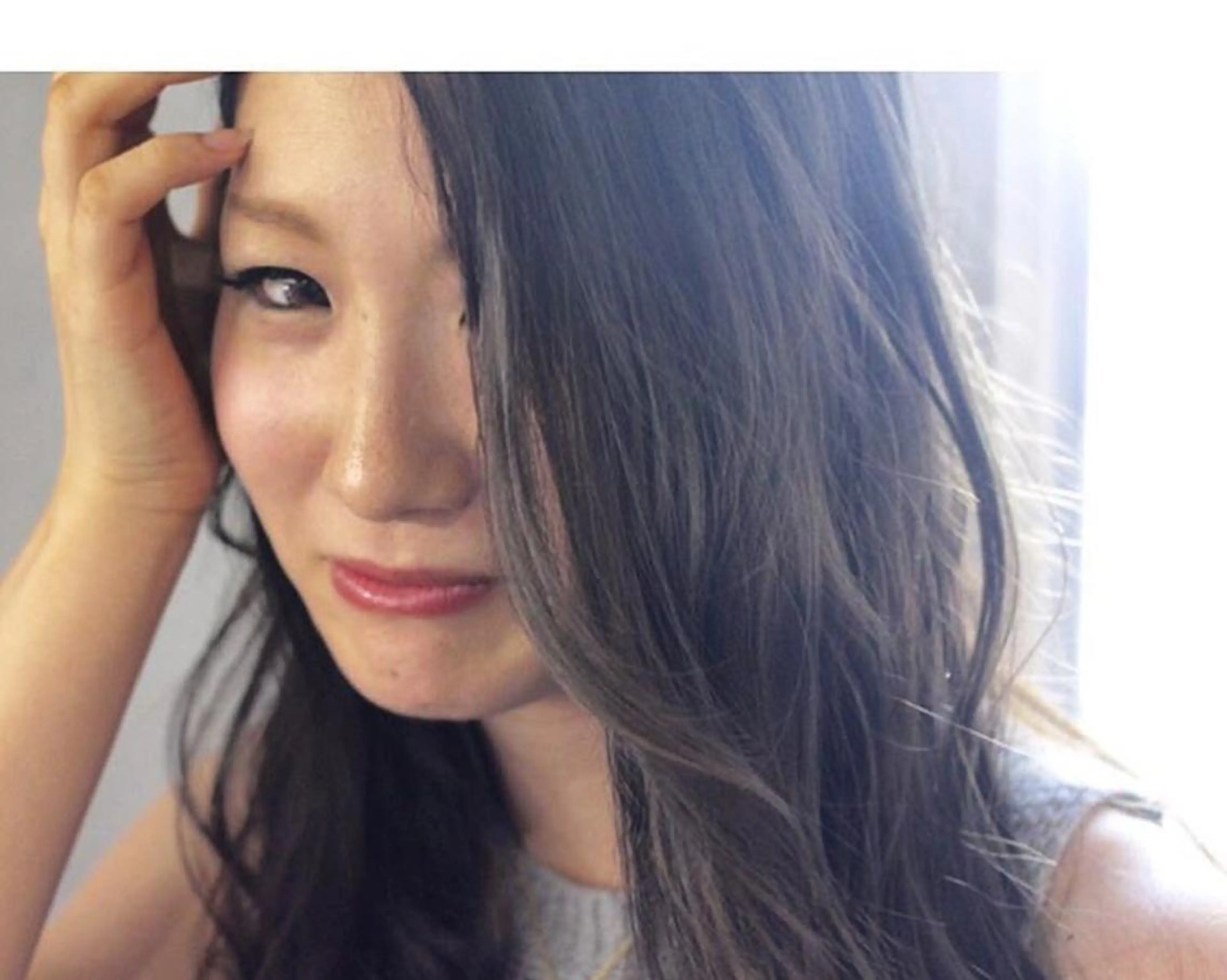 セミロング ロング カラー ブリーチ ダークグレー ブリーチなしカラー 松田 由貴のヘアスタイル