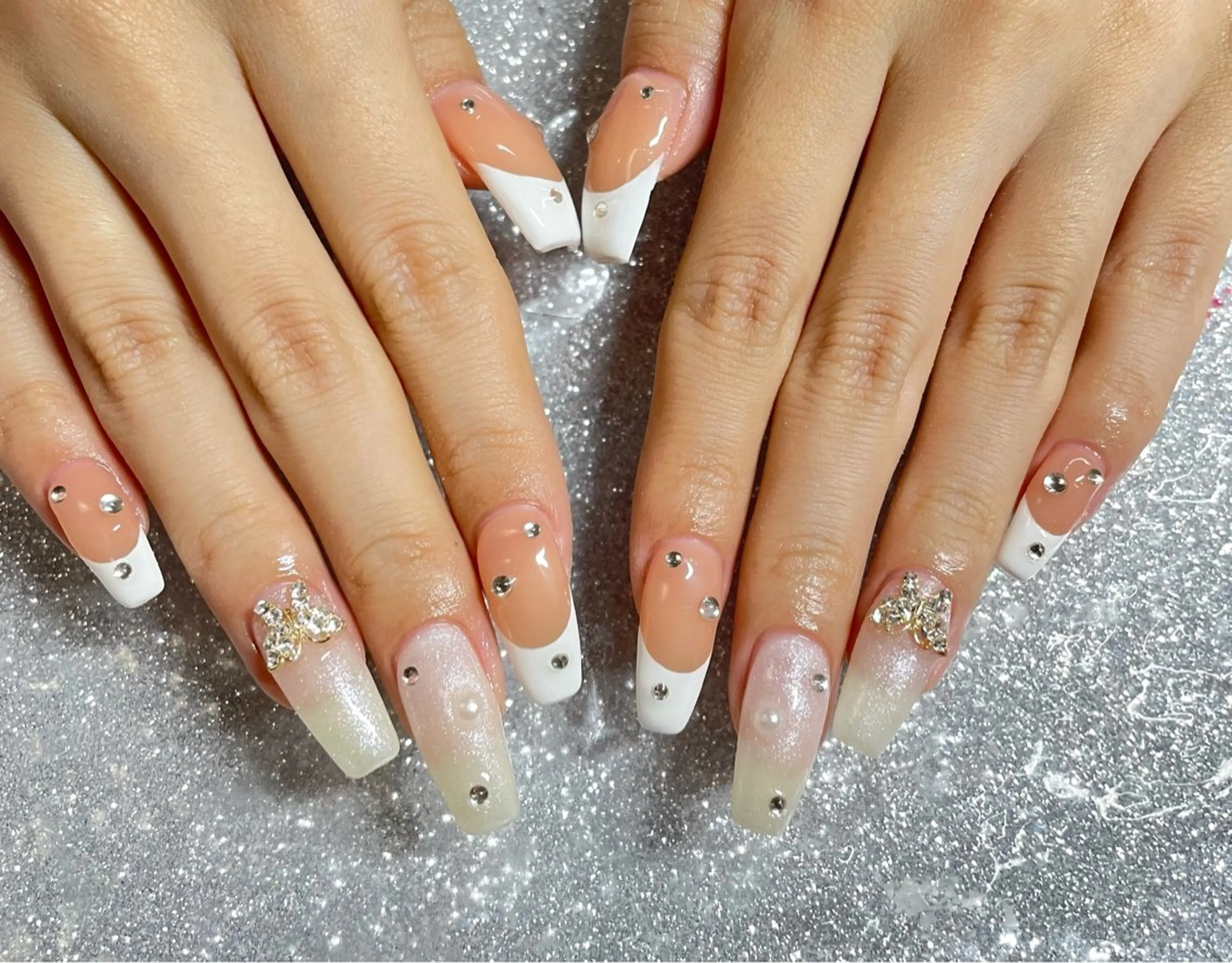 ネイル ハンドネイル VIERU 🌈🎀💖のネイルデザイン