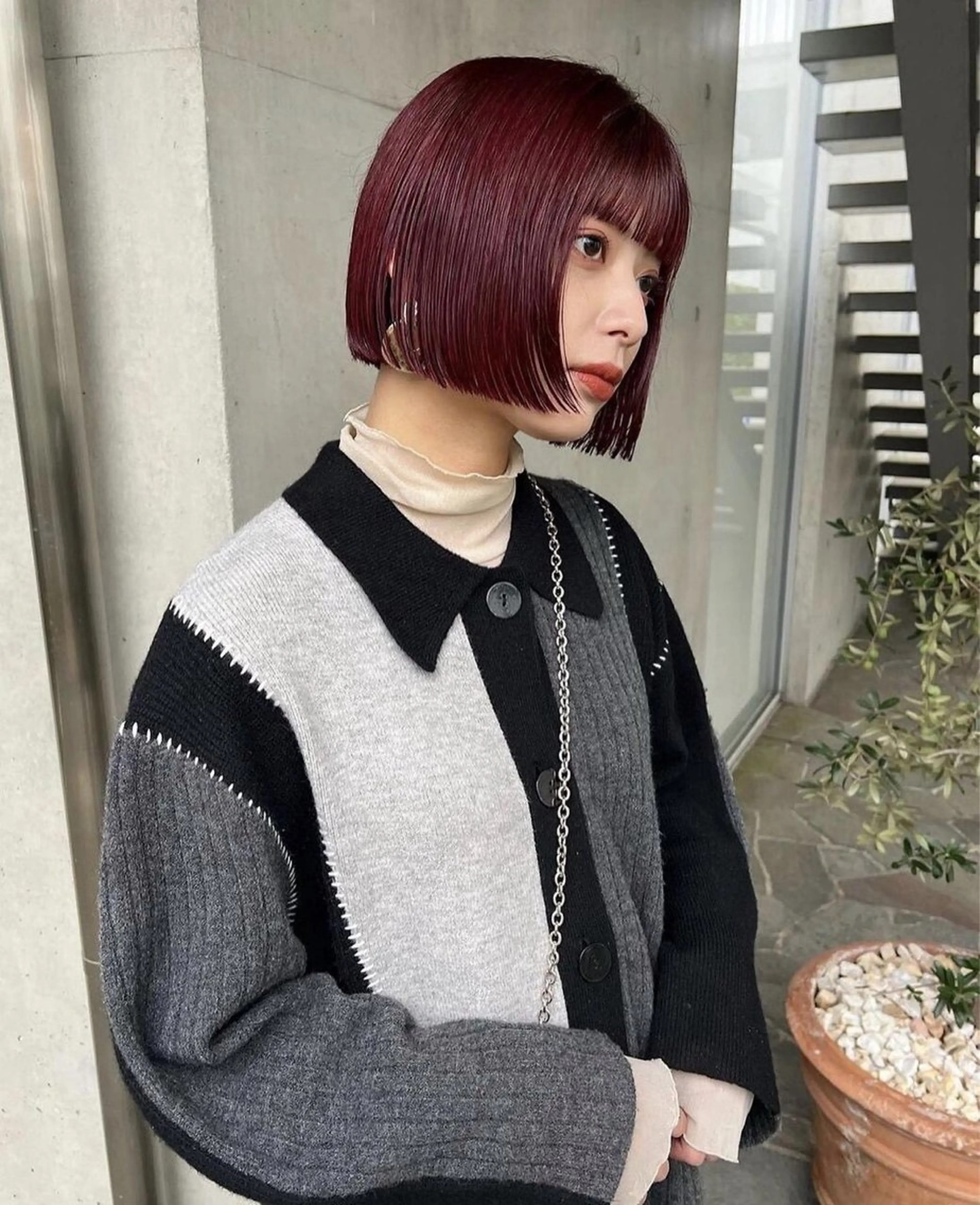 ショート カラー ブリーチ ボルドーカラー 透明感カラー 蔭山 幸奈のヘアスタイル
