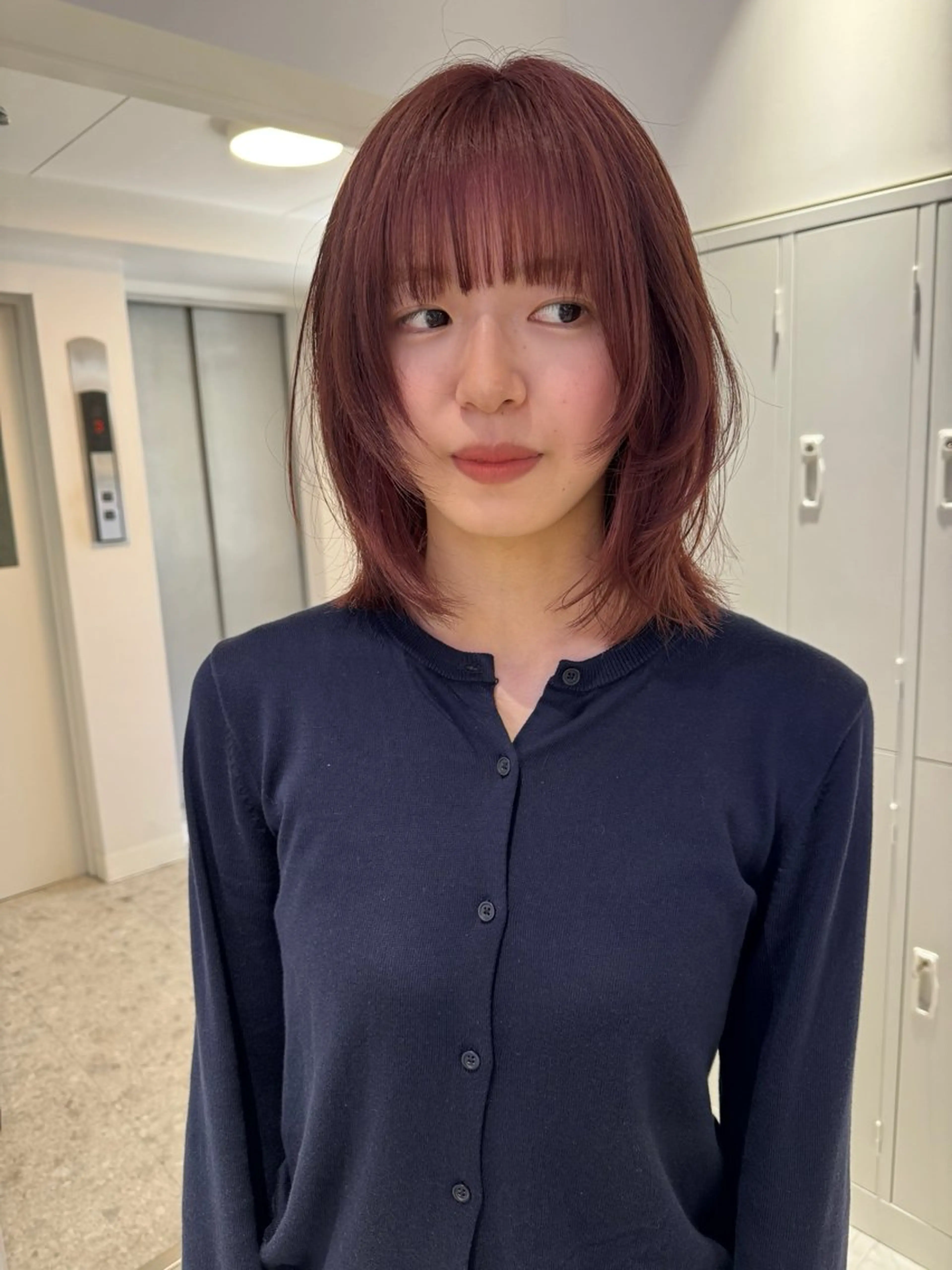 ミディアム カラー ブリーチ ピンクカラー レッドカラー カット ヘアカラー トリートメント Ami/艶カラー/ レイヤー/ハイトーンのヘアスタイル