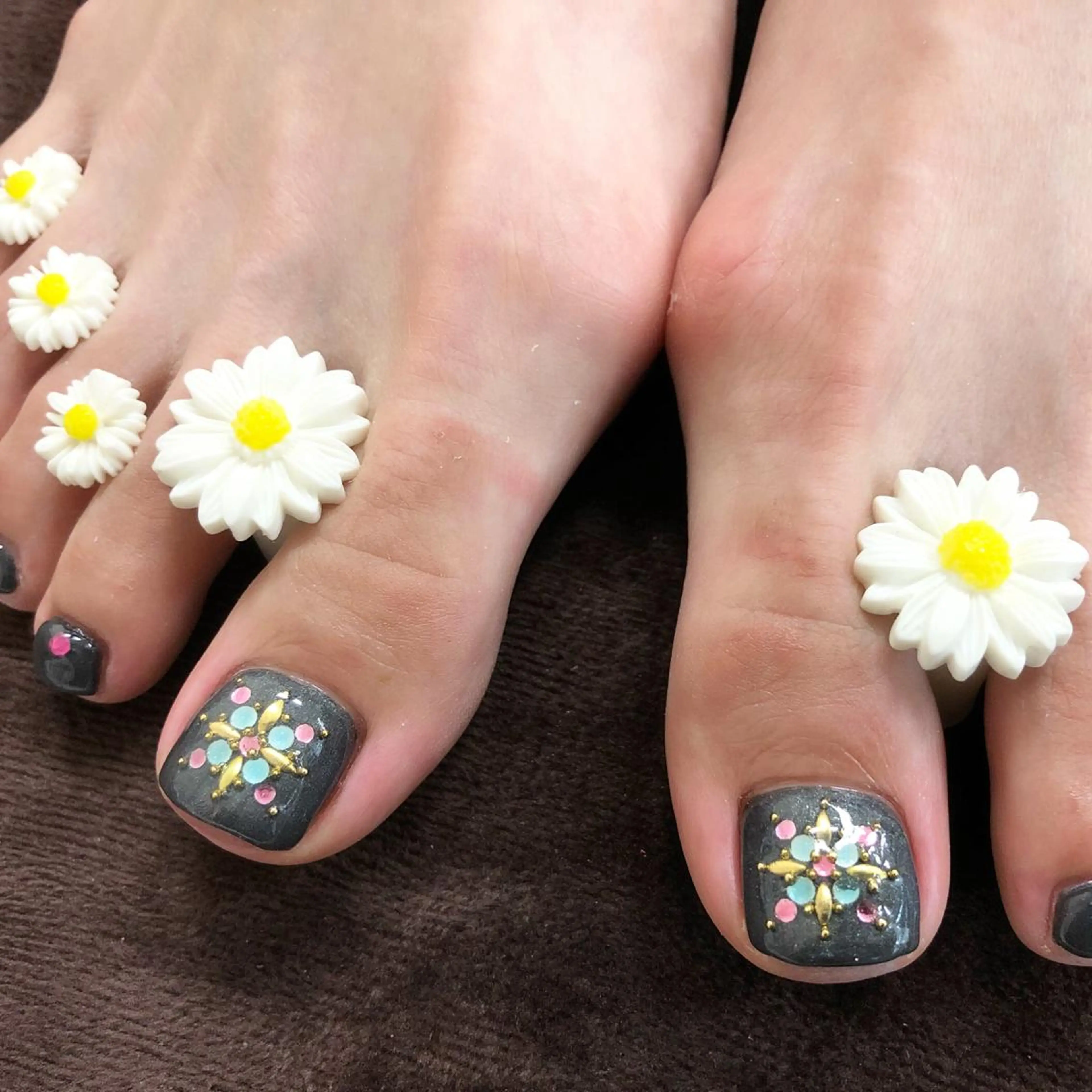 ネイル フットネイル ストーンネイル esNail&eye イーズネイル＆アイのネイルデザイン