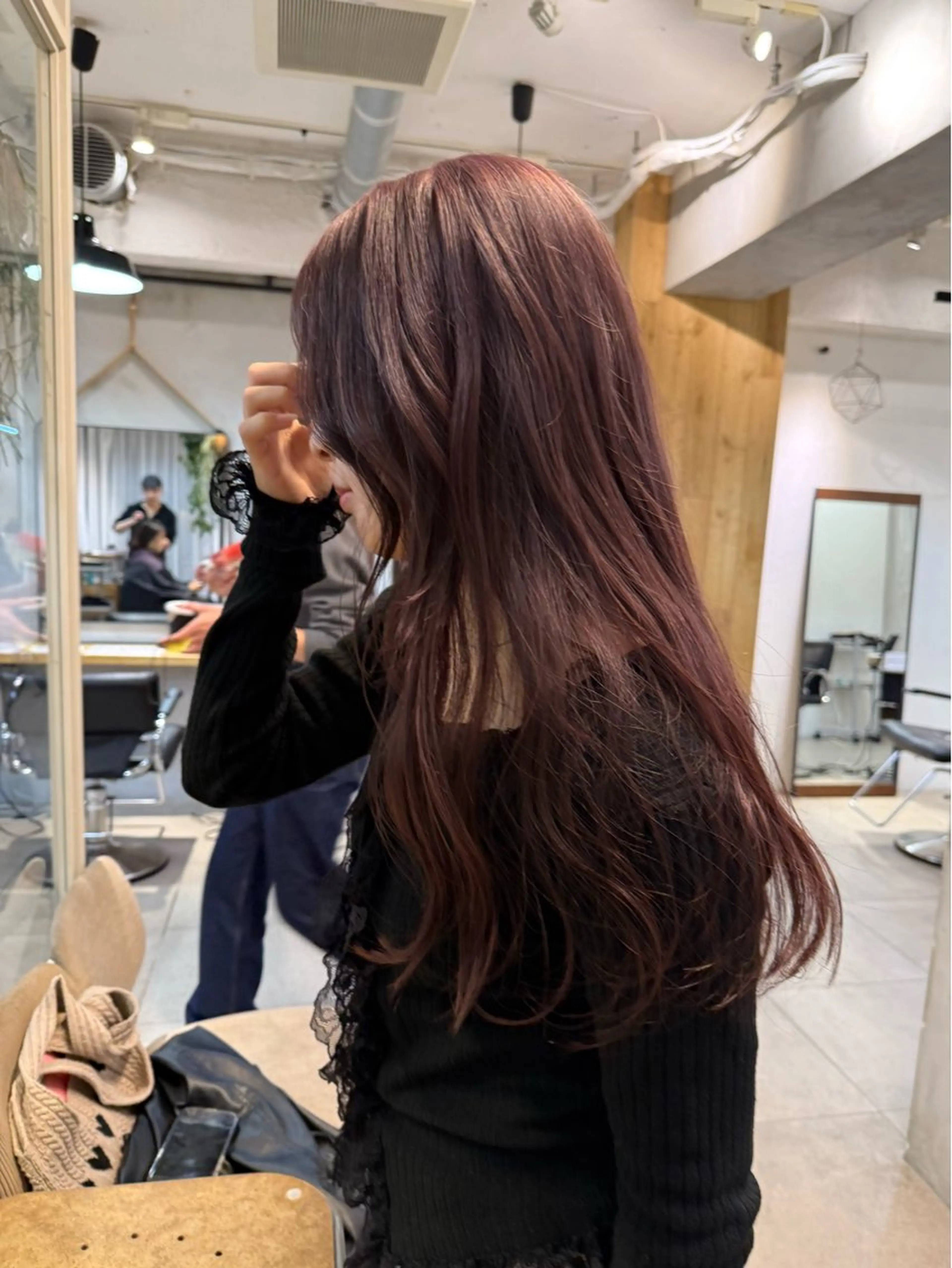 ロング カラー ミルクティー× グレージュMOMOのヘアスタイル