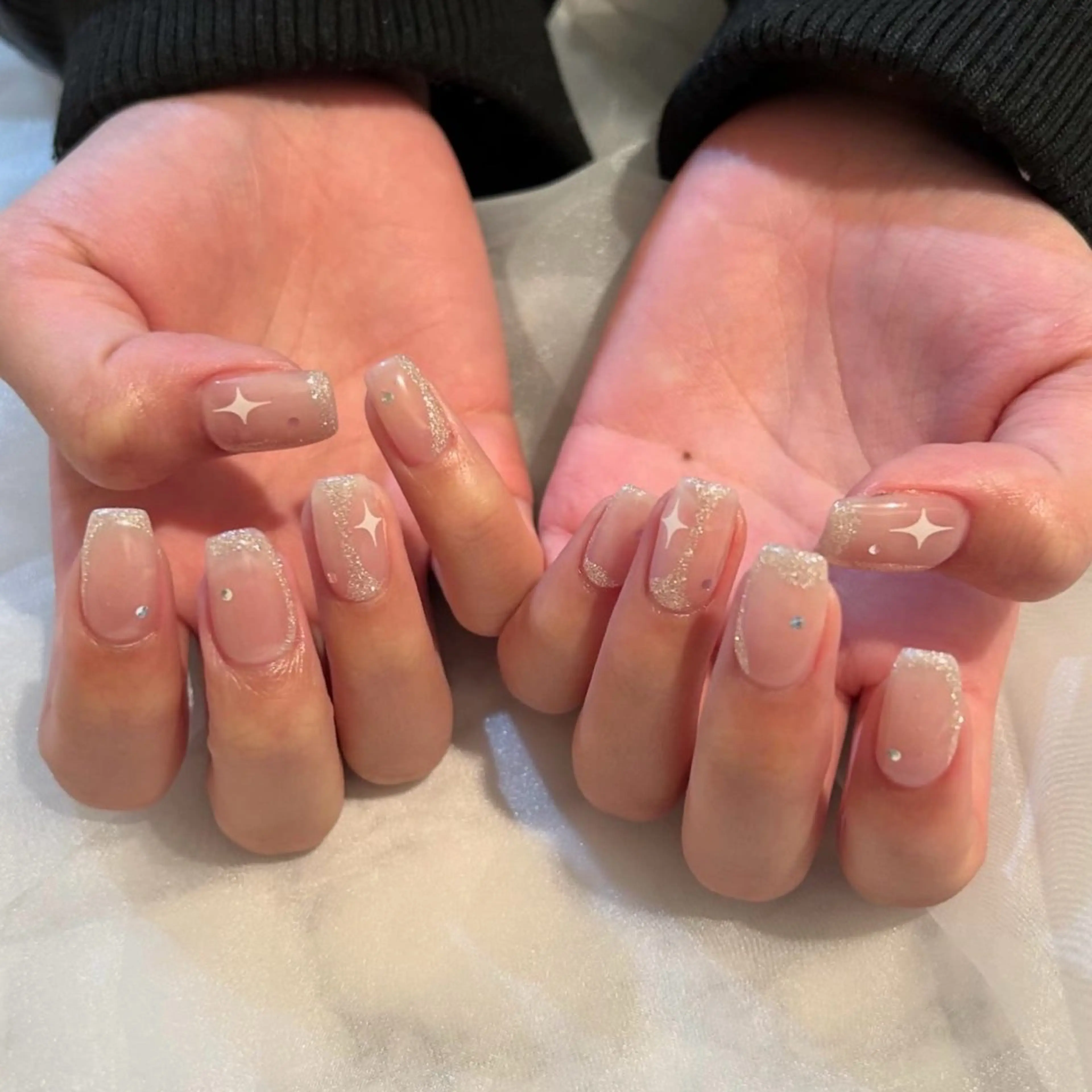 ネイル フレンチネイル ガーリー ハート キラキラネイル 韓国ネイル ハンドネイル ハンドケア lyly.nail所属・lylynail YUUKAのネイルデザイン