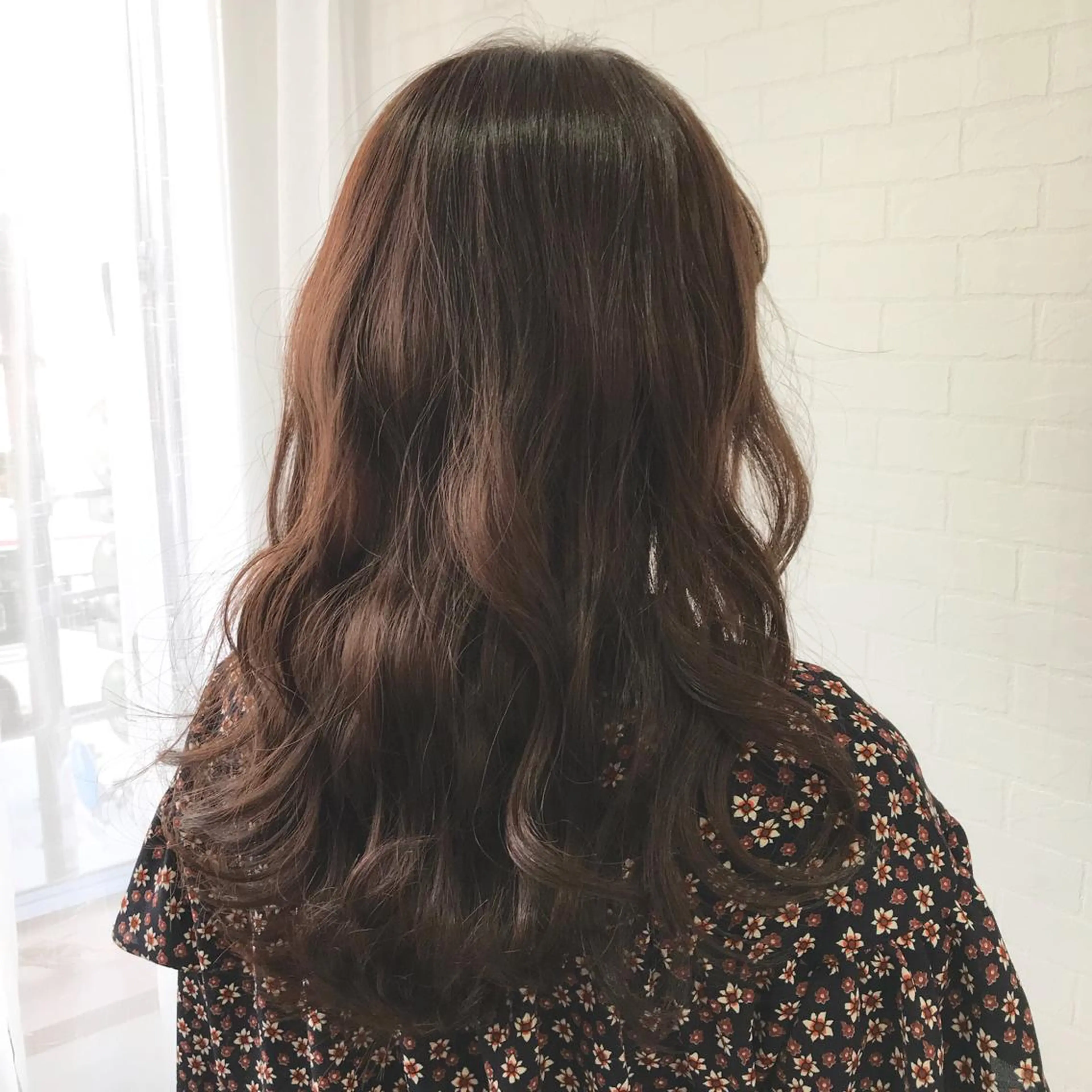 ロング カラー オリーブ/アッシュ やわらか透明感カラーのヘアスタイル