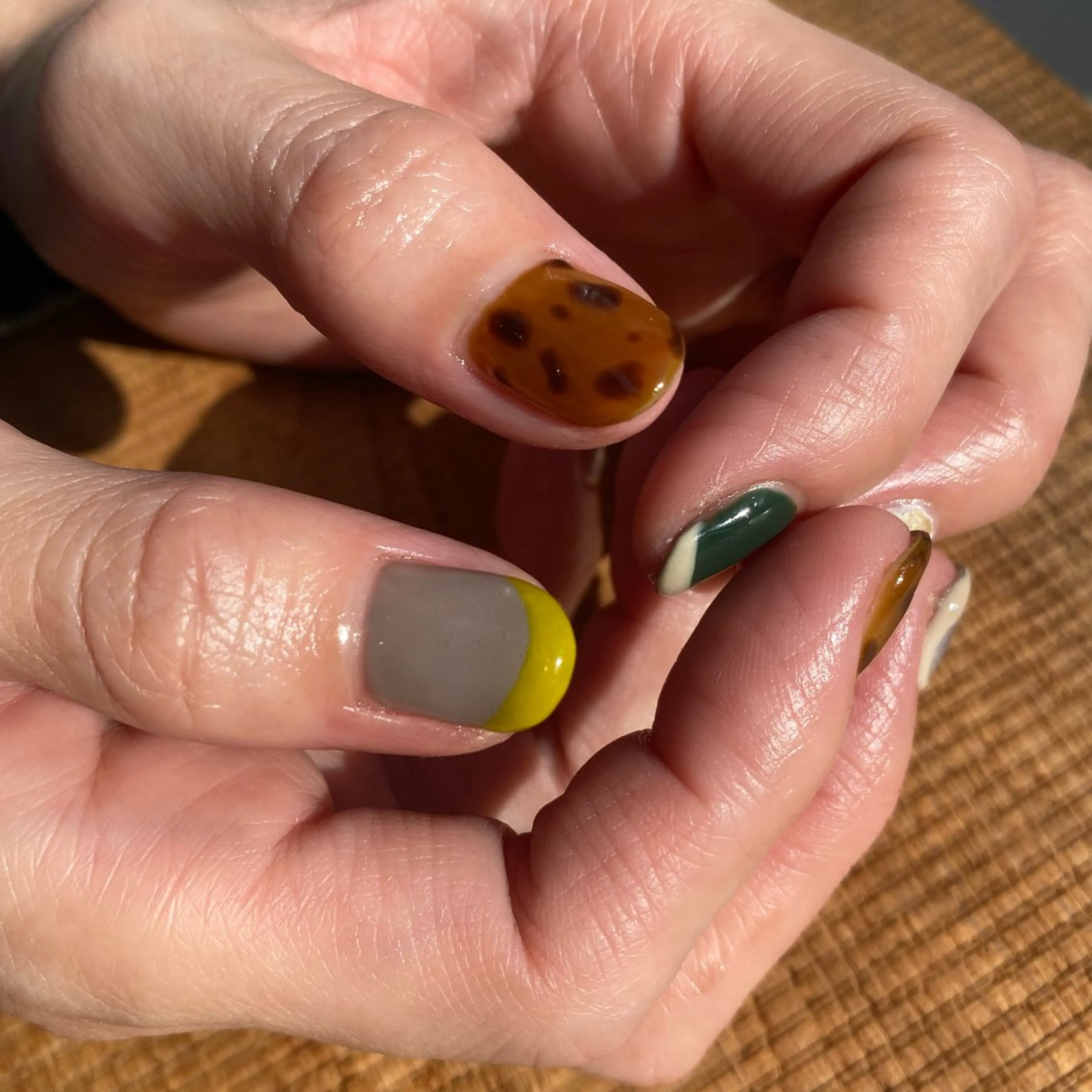 ネイル フットネイル フレンチネイル ジェルネイル グラデーション マグネットネイル misa🫧ナチュラ ル縮毛矯正/髪質改善のヘアスタイル