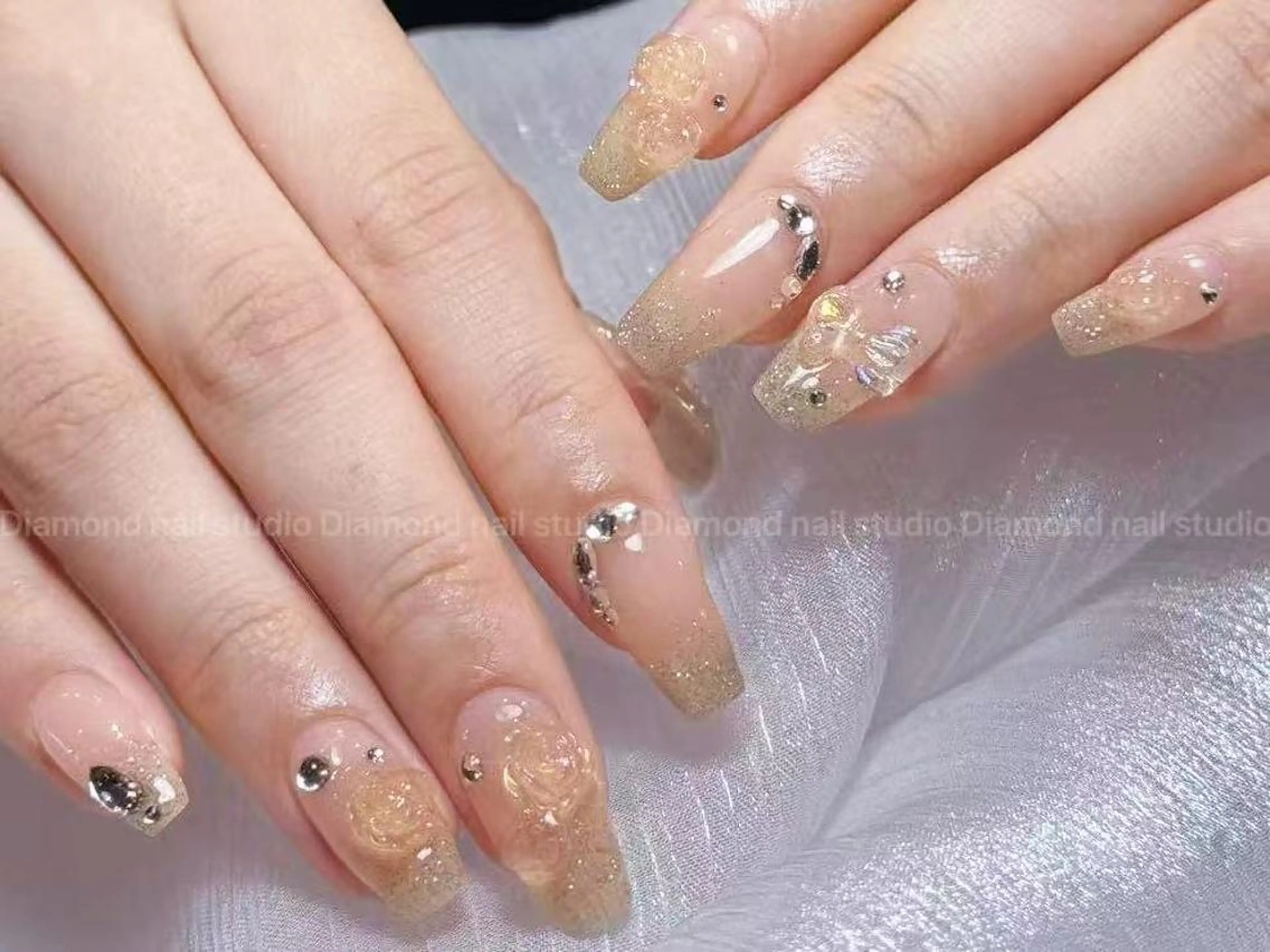 ネイル アートネイル オーロラネイル ガーリー キラキラネイル 韓国ネイル ハンドネイル ハンドケア Plenty 🚢のネイルデザイン