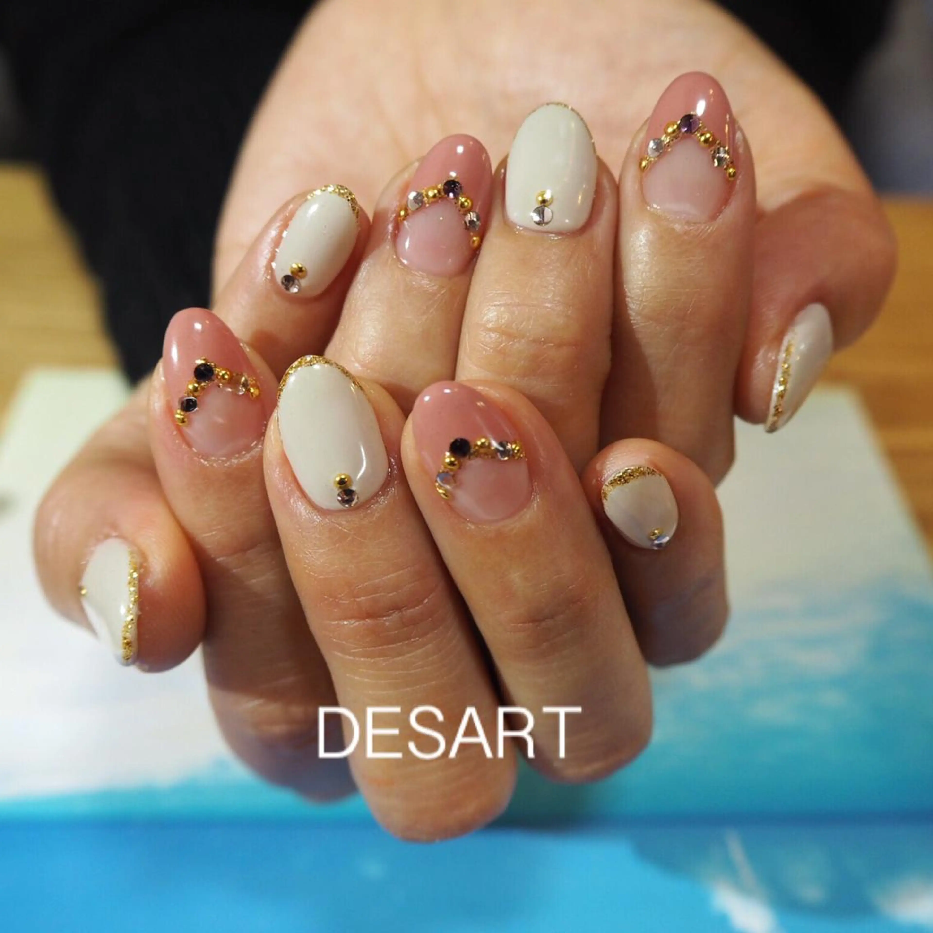 ネイル フレンチネイル ”salon" そりまちゆうこのネイルデザイン