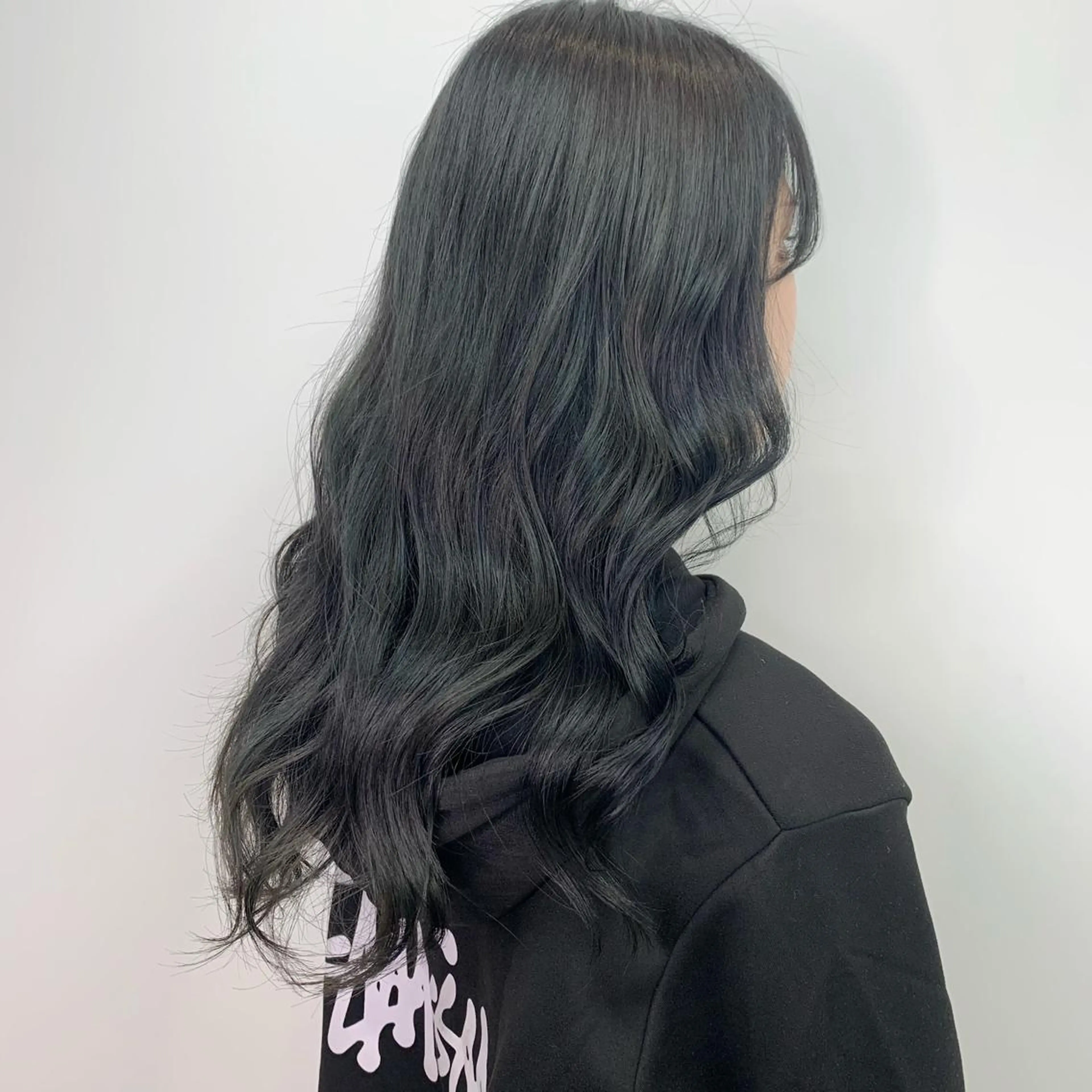 ロング カラー 黒髪 ブルーカラー ブルーブラック 𖧷 ⁺. 大人ヘア Yui 𓂃𓈒𓏸のヘアスタイル