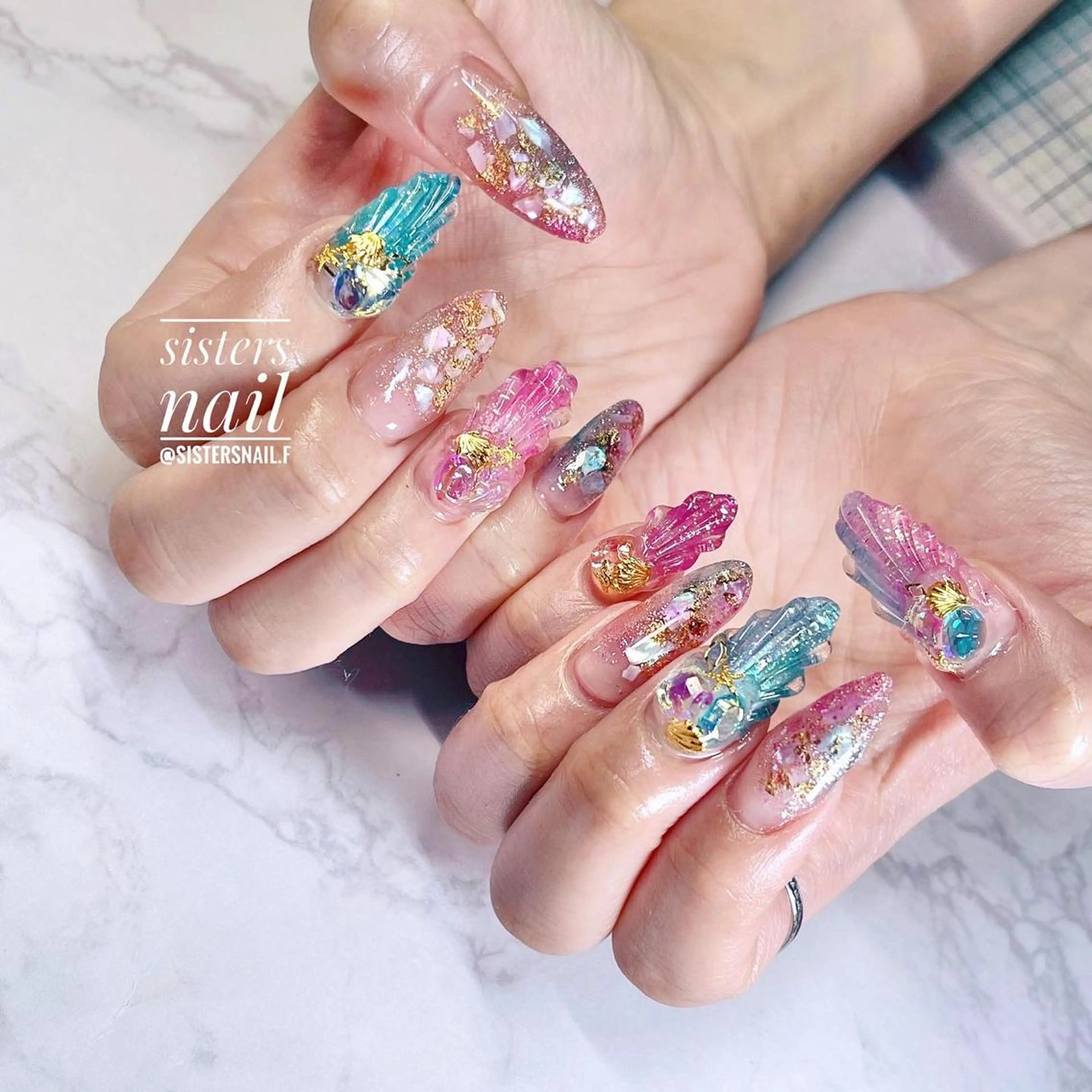 ネイル アートネイル ラメ(グリッター) ロングネイル ピンク ぷっくりネイル sisters nail.fのネイルデザイン