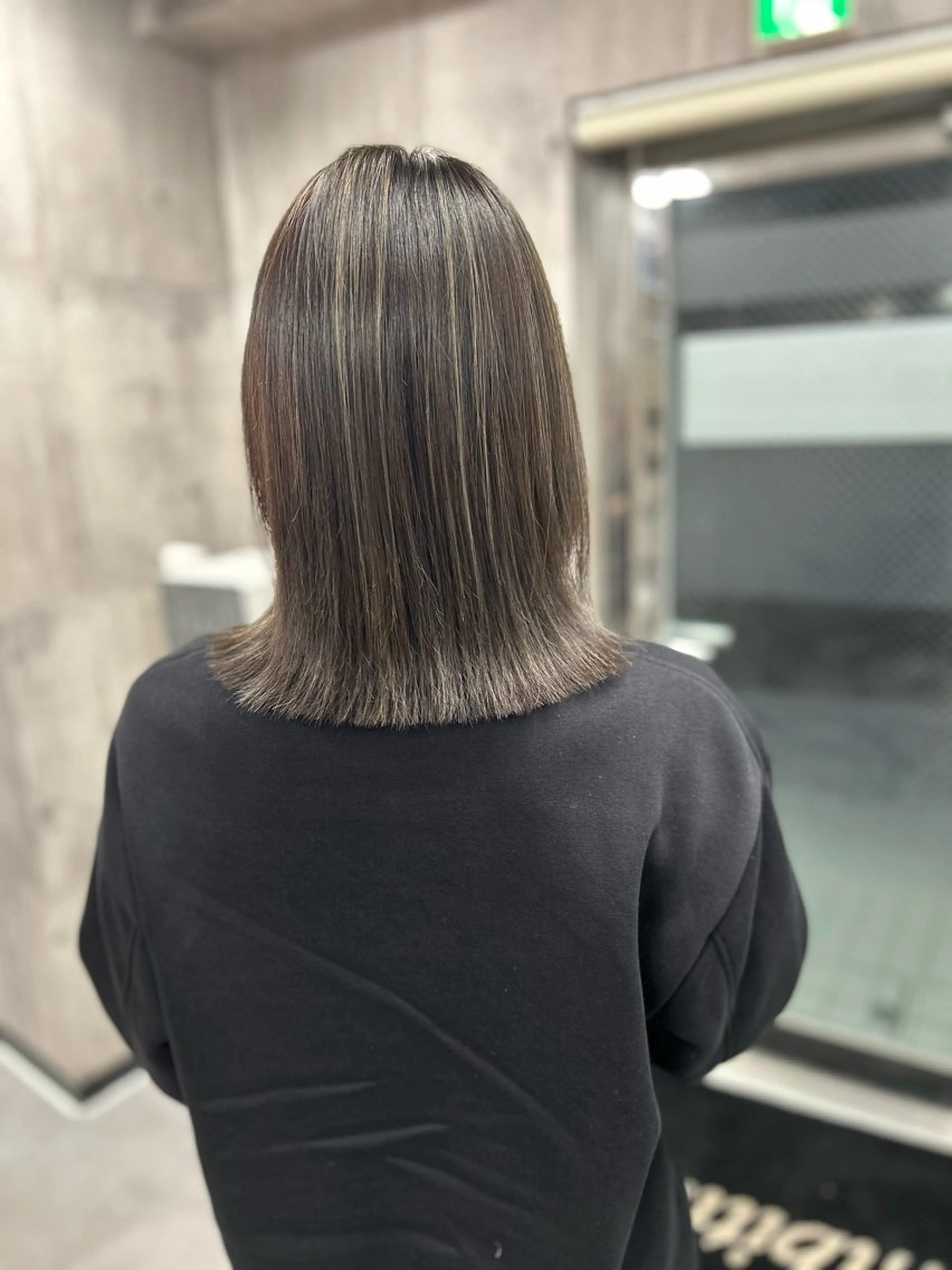 ミディアム カラー 切りっぱなしボブ グレージュ ハイライトカラー ボブ ハイライト カット ヘアカラー ボブ/ハイトーン 福生Radix 下田のヘアスタイル