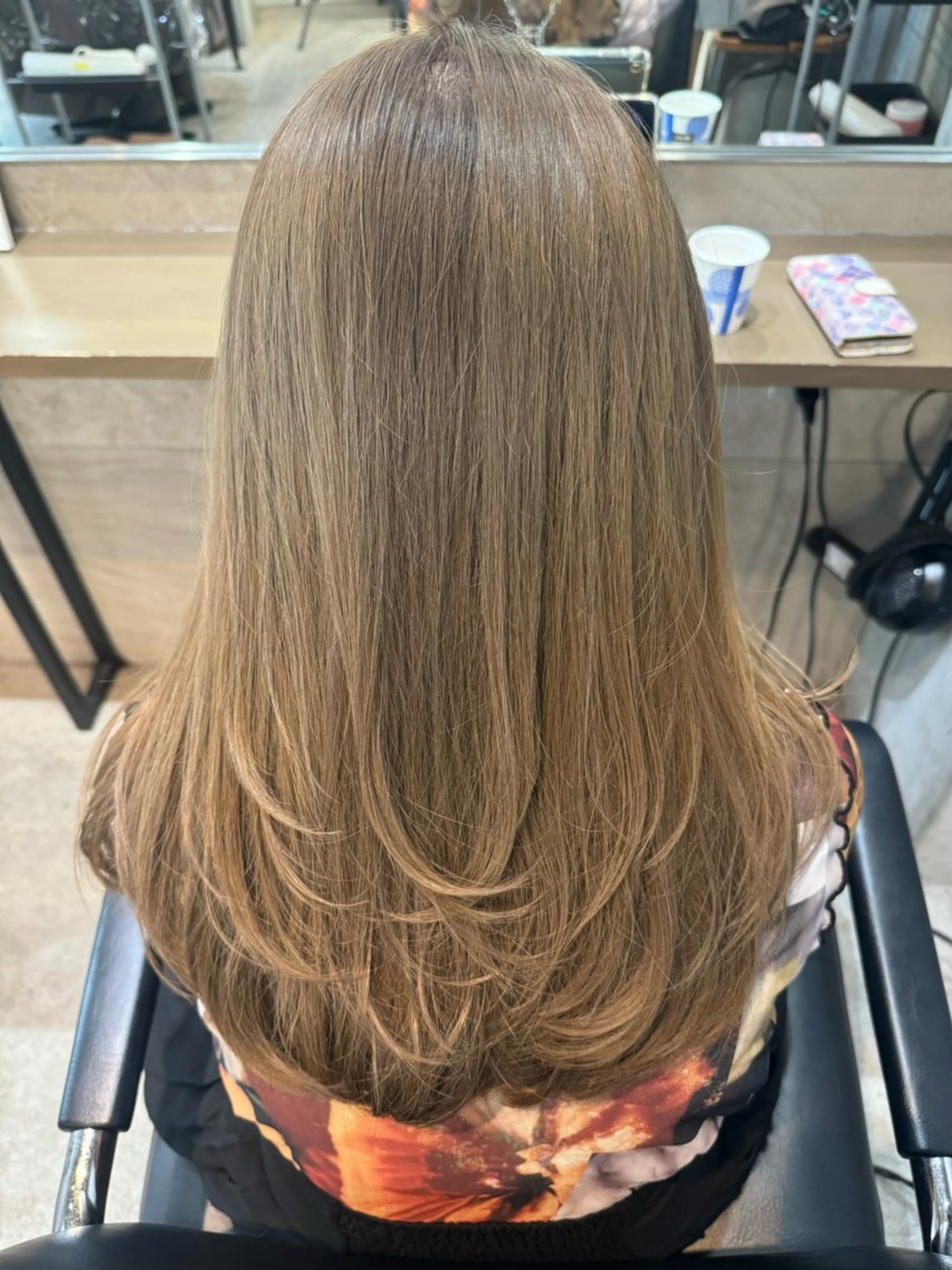 セミロング カラー ヘアアレンジ アッシュ アッシュグレー ベージュカラー ブリーチ ブロンド ヘアカラー トリートメント 🌟🍒ハイトーン 韓国ヘア/ユウミのヘアスタイル