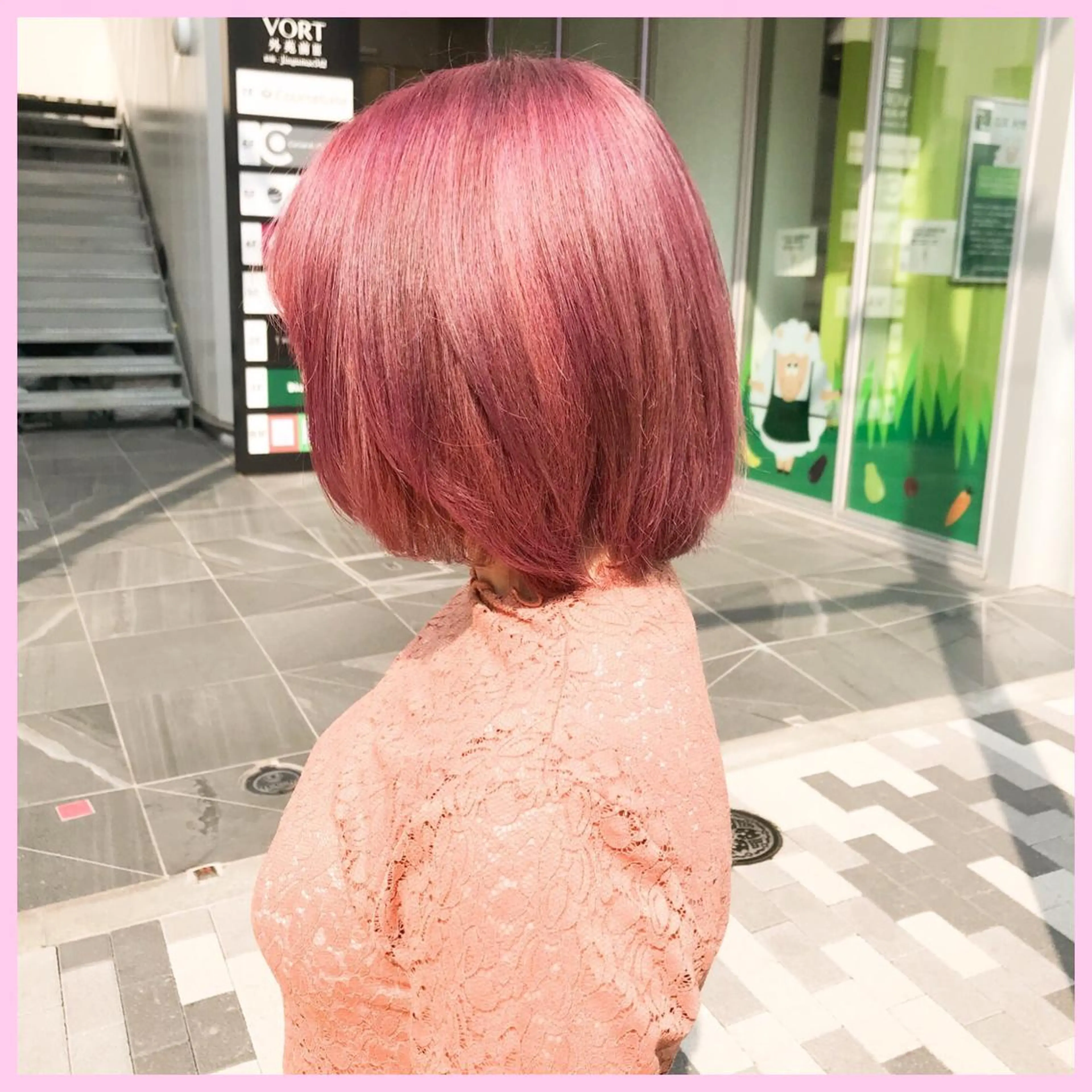 ショート カラー SHIN/レイヤー カット×クロスパーマのヘアスタイル