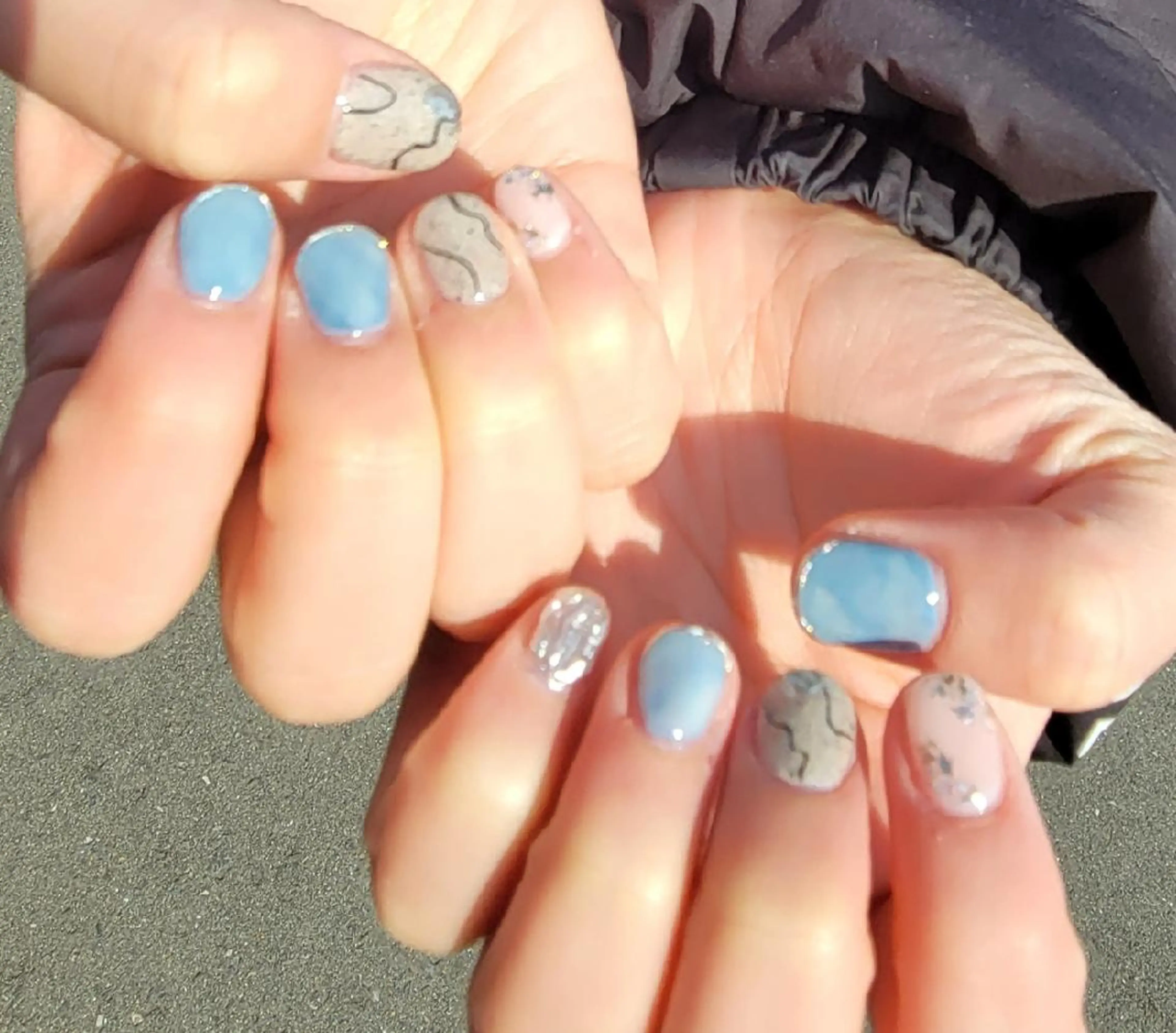 ショート ネイル ブルー ミラーネイル ハンドネイル ハンドケア 櫛の屋浜口店所属・櫛の屋浜口店 sumireのネイルデザイン