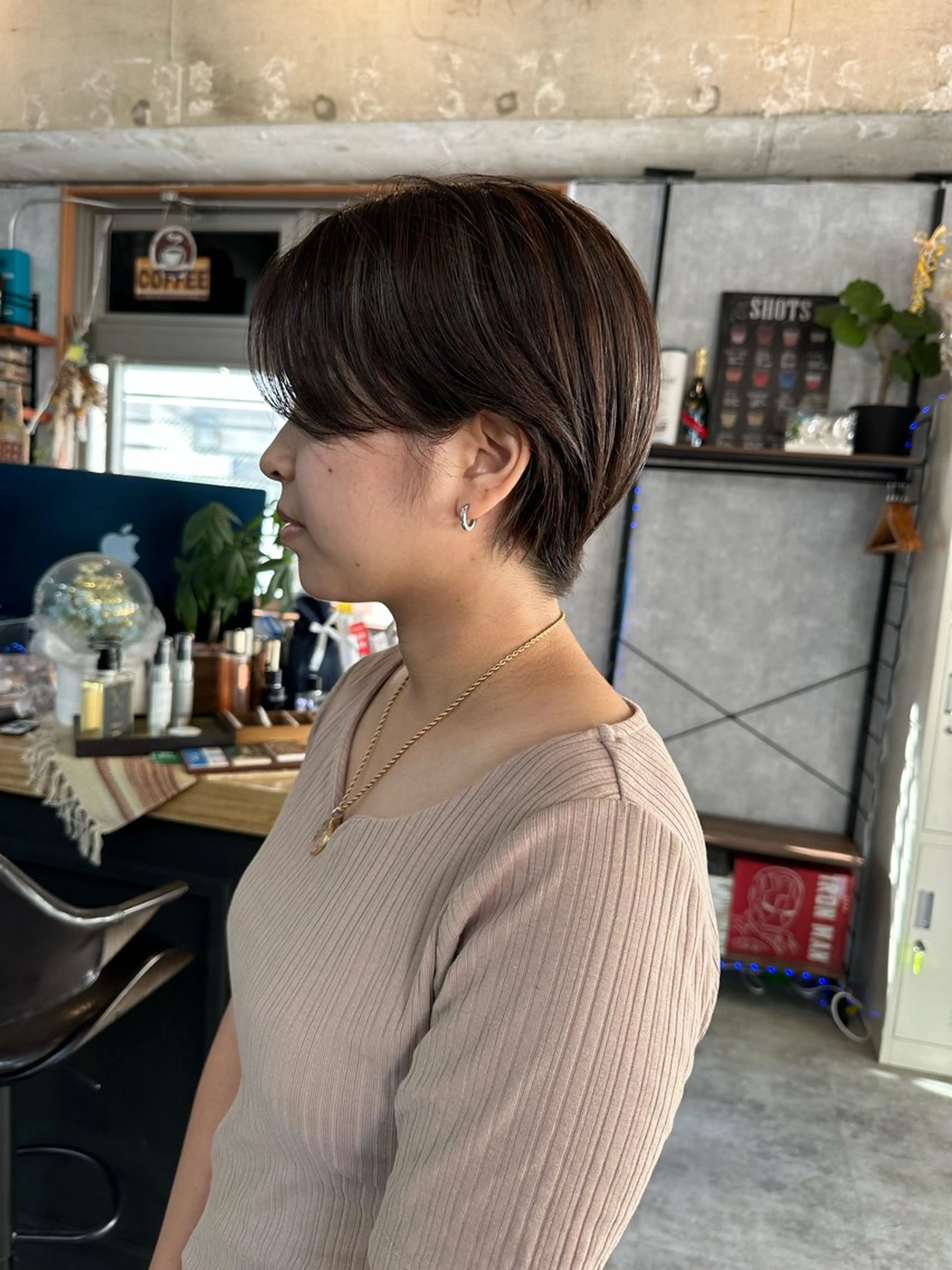 ショート 切りっぱなしボブ ショートボブ ハンサムショート 丸みショート ボブ カット ヘアカラー トリートメント モテ髪/ボブ/ショー ト/アダチフウトのヘアスタイル