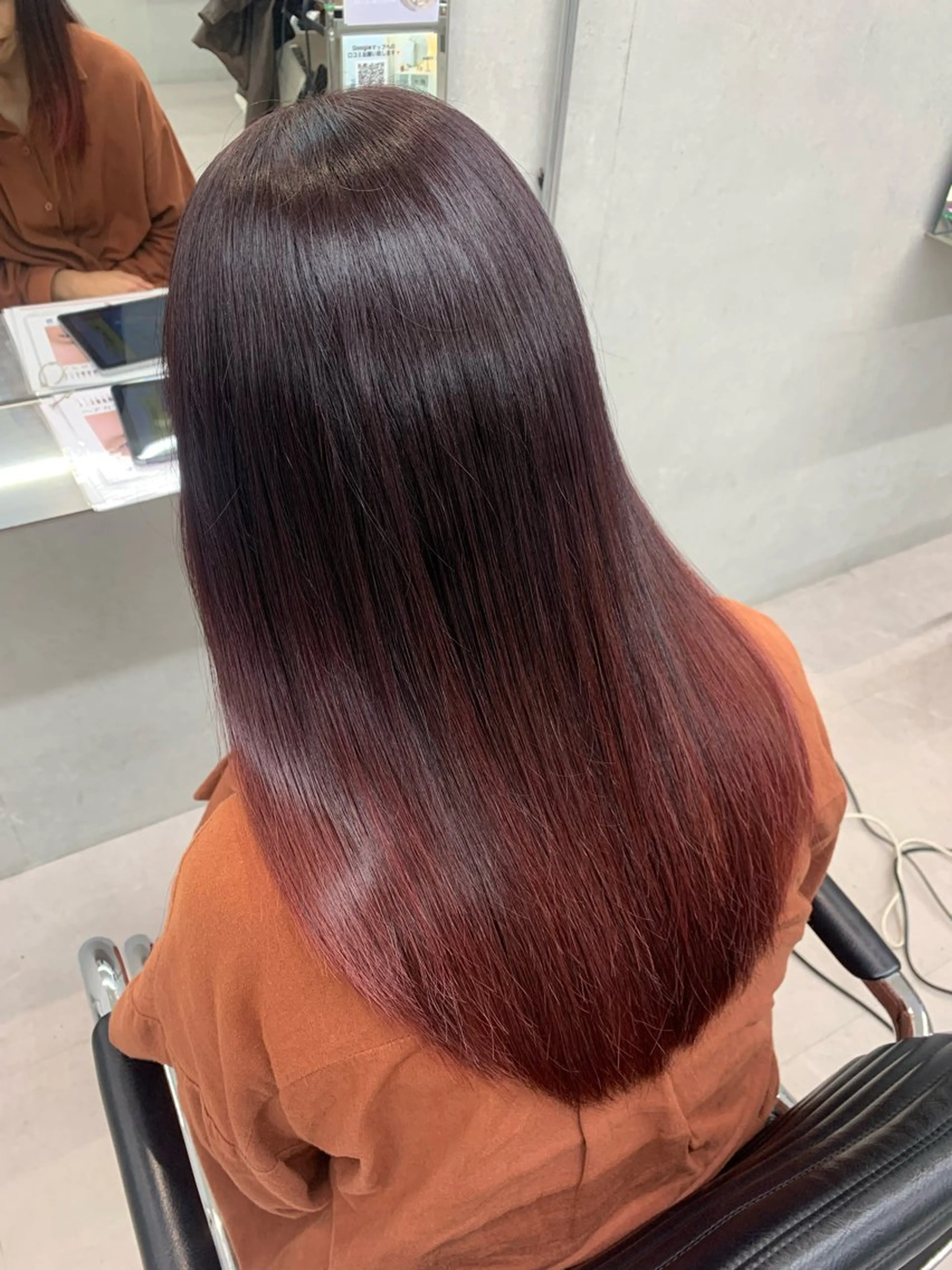 ロング カラー ボルドーカラー ピンクカラー 髪質改善 カット ヘアカラー io NANAのヘアスタイル