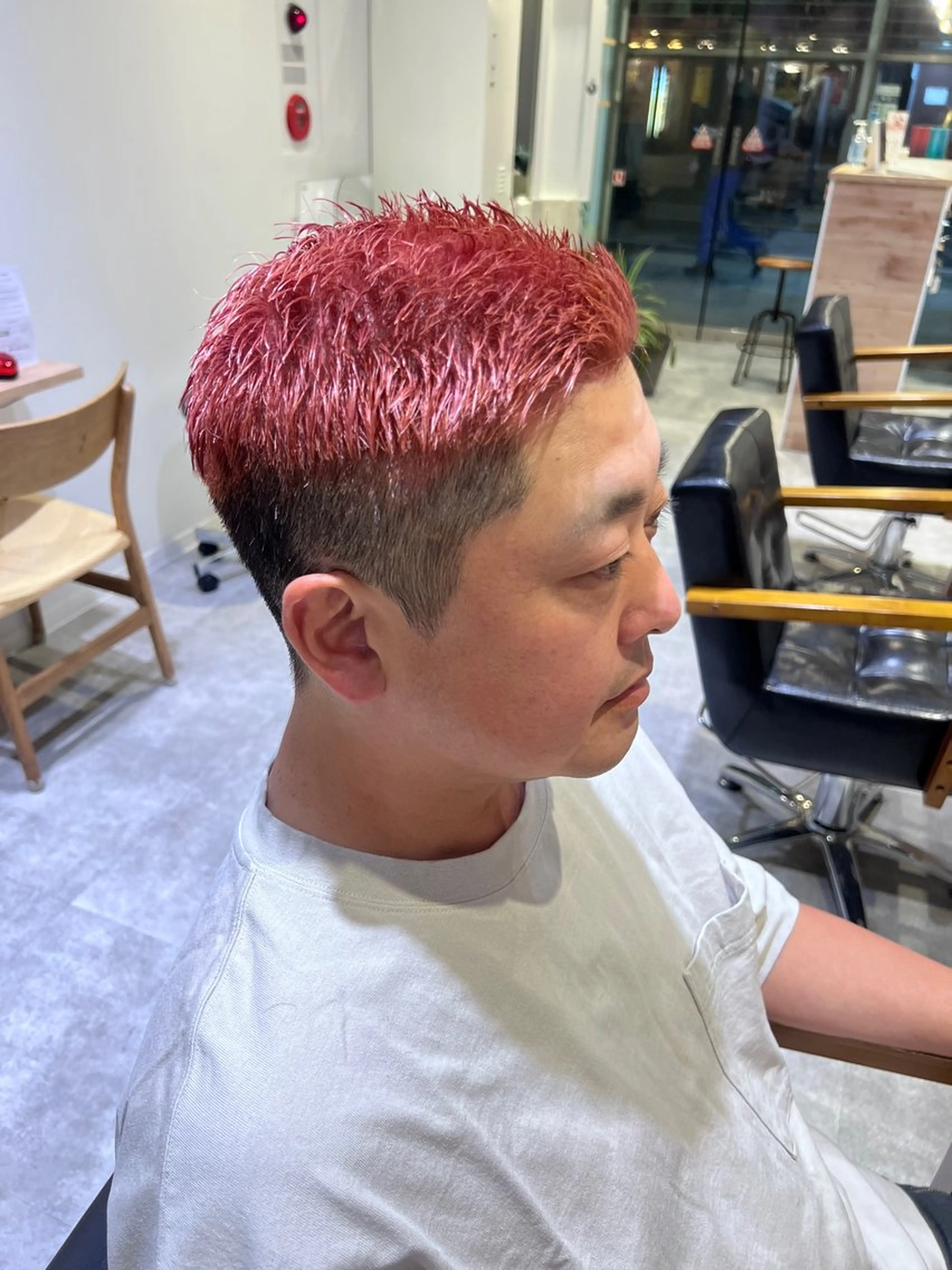 カラー ブリーチ ピンクカラー 🫧三浦 未流/ ボブ/イヤリングのヘアスタイル