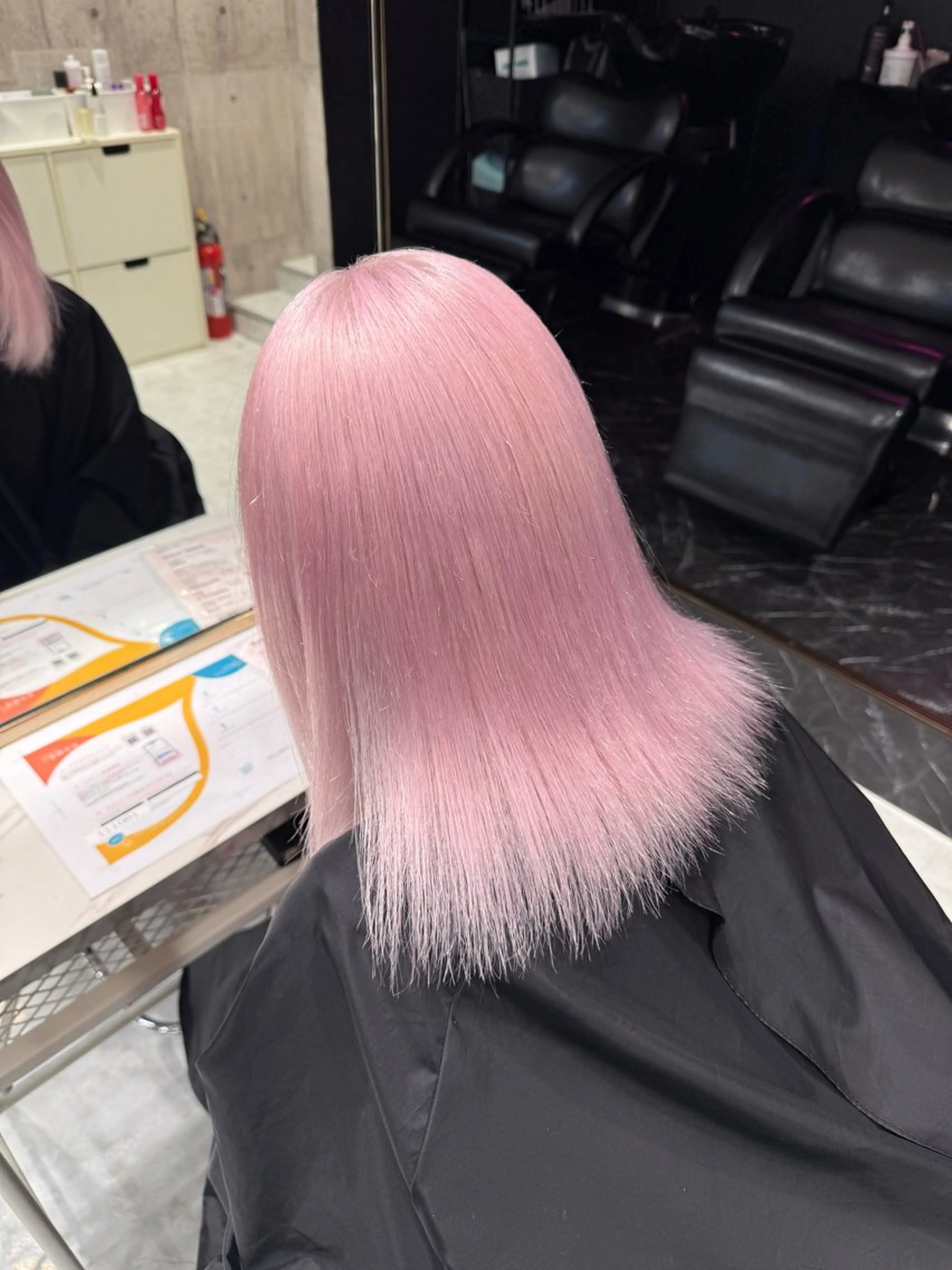 セミロング カラー ベージュカラー ブリーチ ブロンド ミルクティーベージュ ピンクカラー ヘアカラー 【🥀履歴修正🥀】 ハイトーン職人/拓真のヘアスタイル