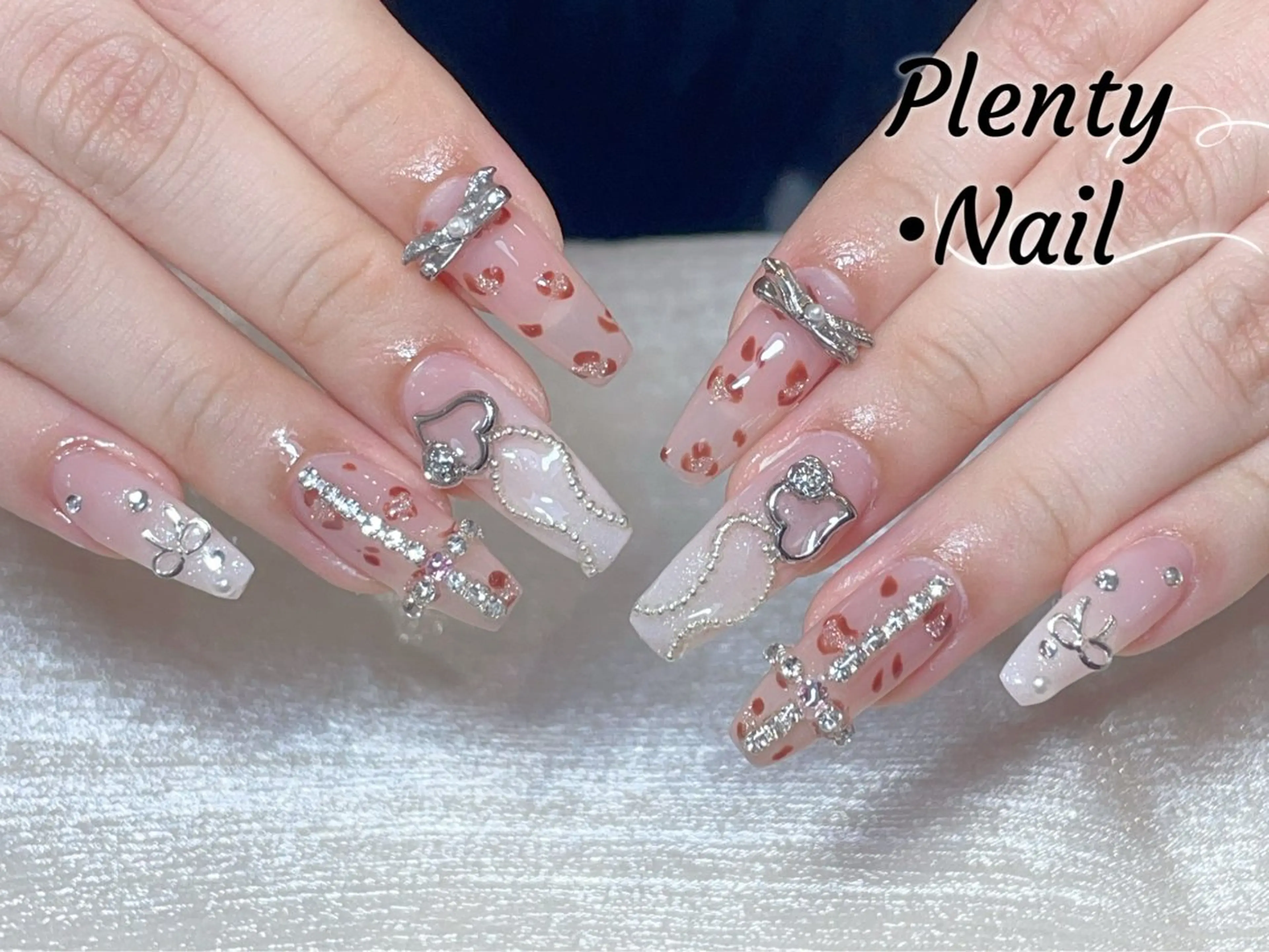 ネイル アートネイル オーロラネイル ガーリー キラキラネイル マグネットネイル Plenty Kokona🩷のネイルデザイン