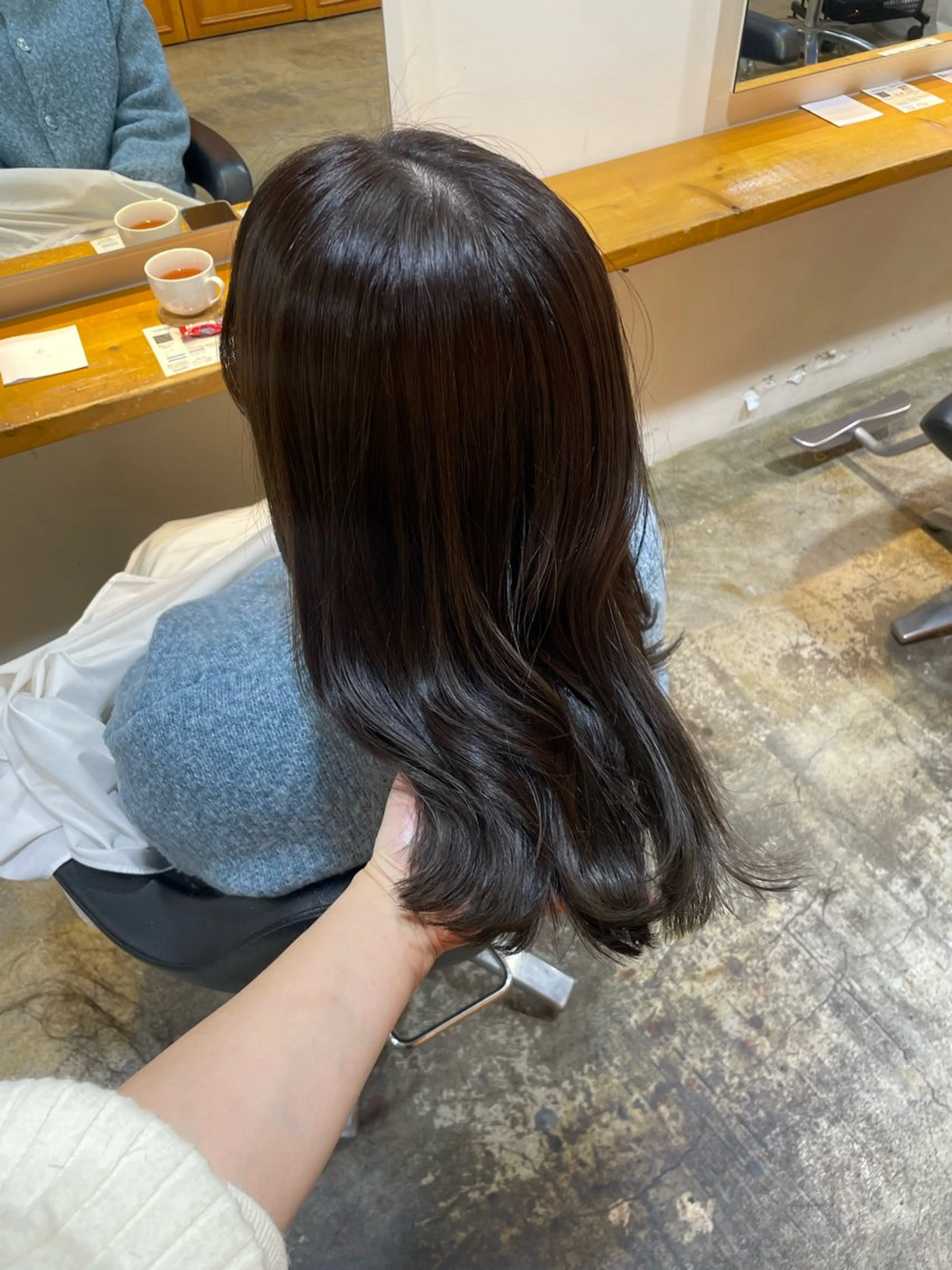 ミディアム カラー アッシュ アッシュグレー アッシュグレージュ グレージュ MIOベージュカラー 柔らかいカラーのヘアスタイル