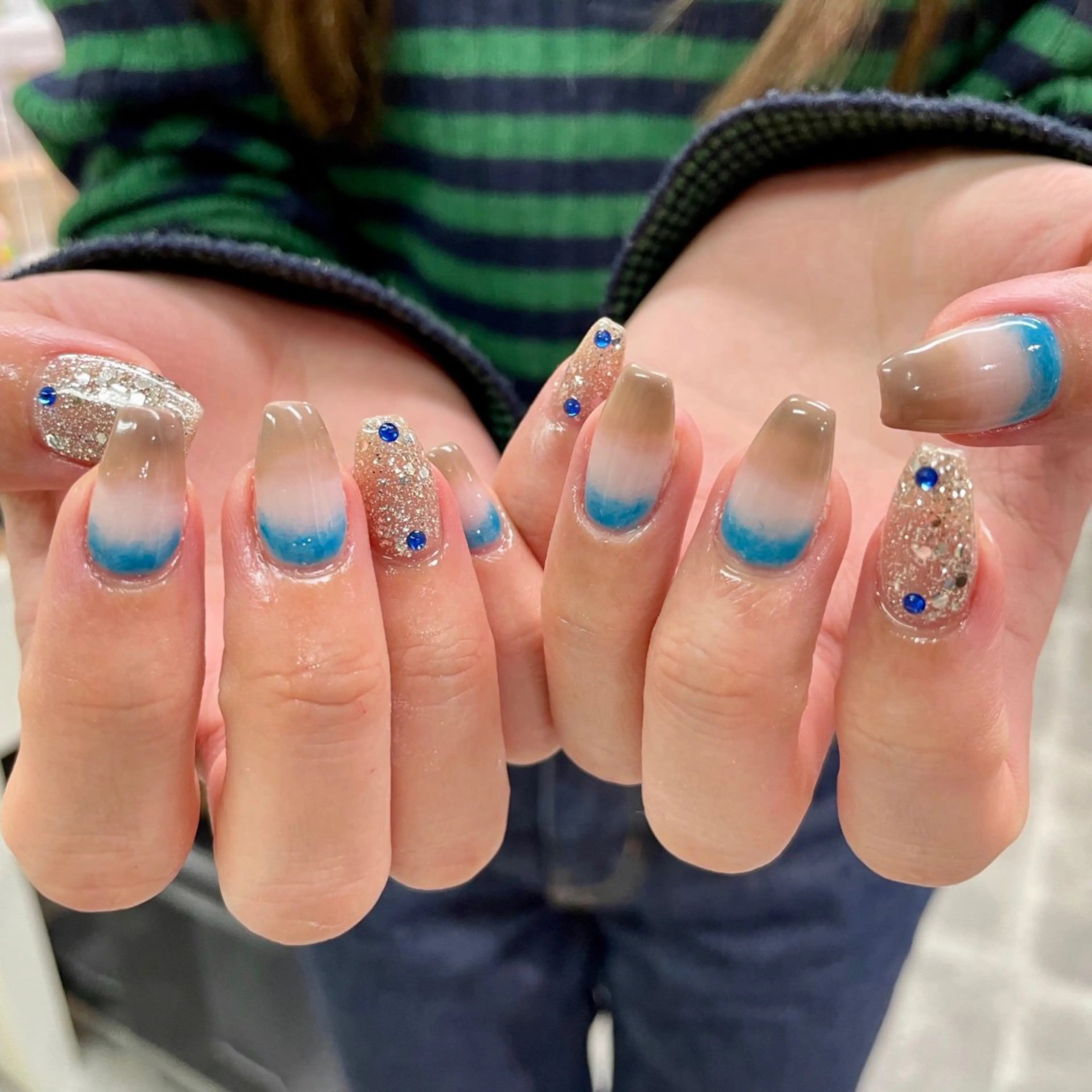 ネイル アートネイル べっ甲ネイル ジェルネイル グリーン ハート nailstudio eviz新宿店のネイルデザイン