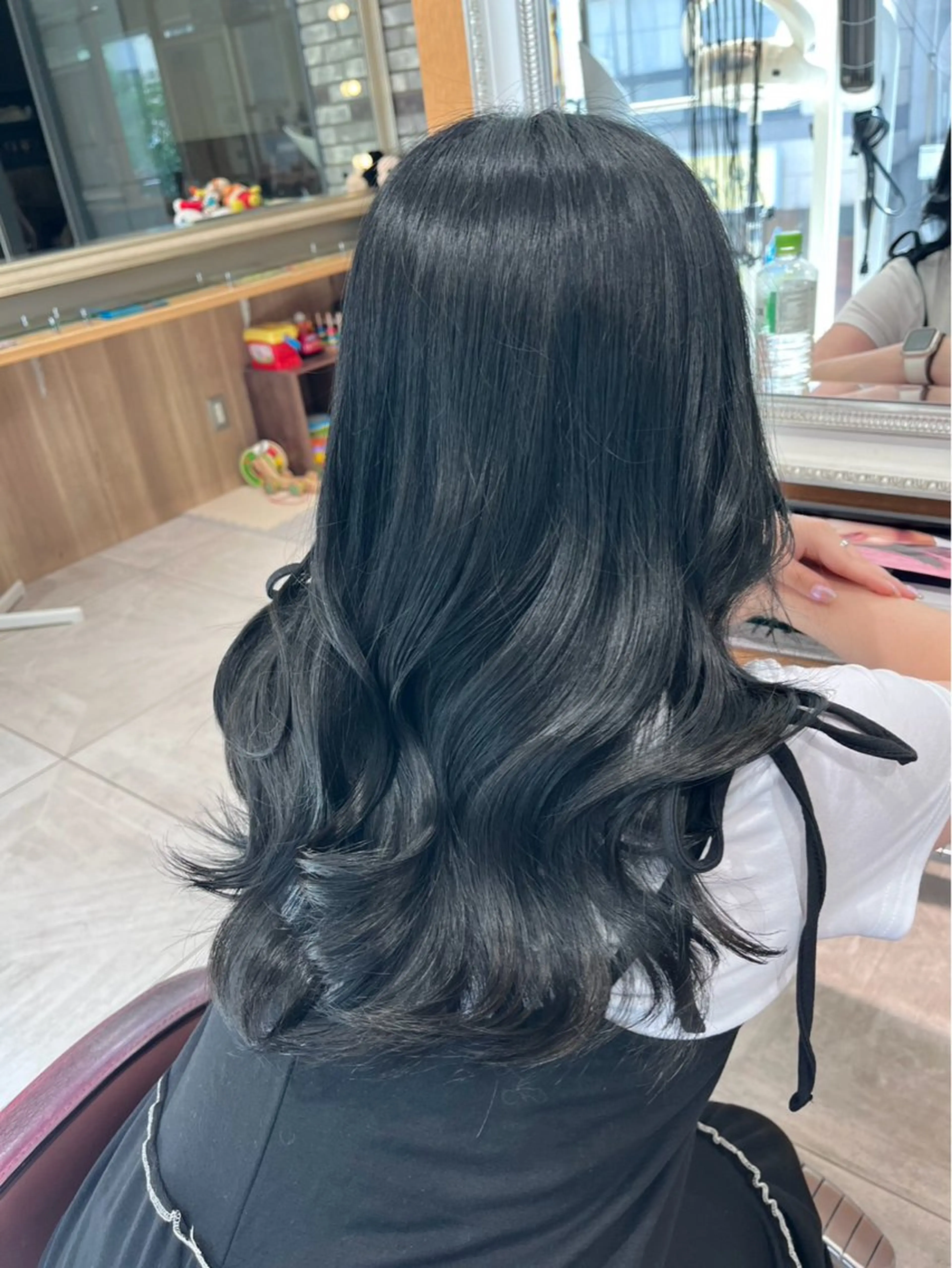 ロング カラー 黒髪 ブルーカラー ブルーブラック 市沢 光花のヘアスタイル