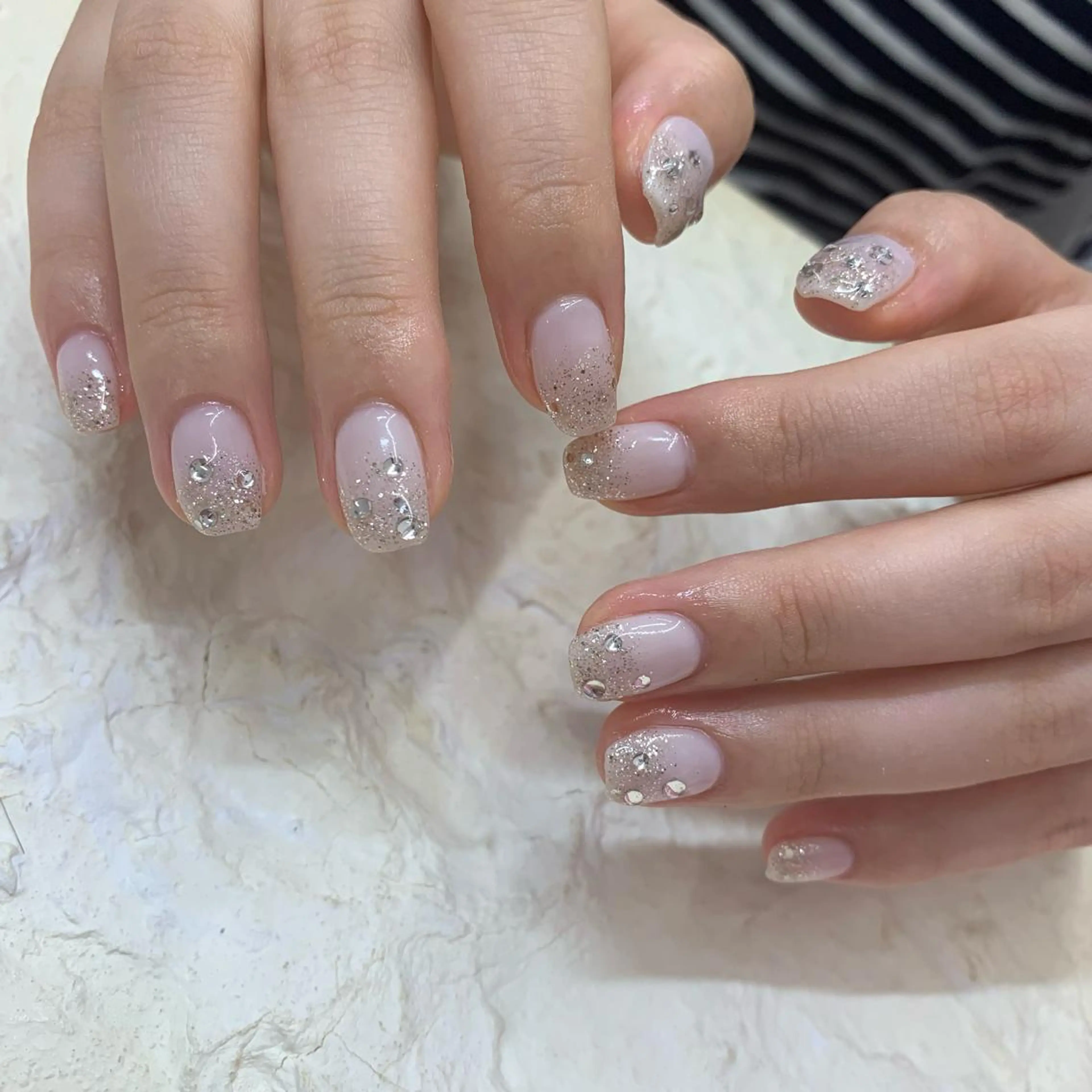 ネイル キラキラネイル マキノ ユイのネイルデザイン