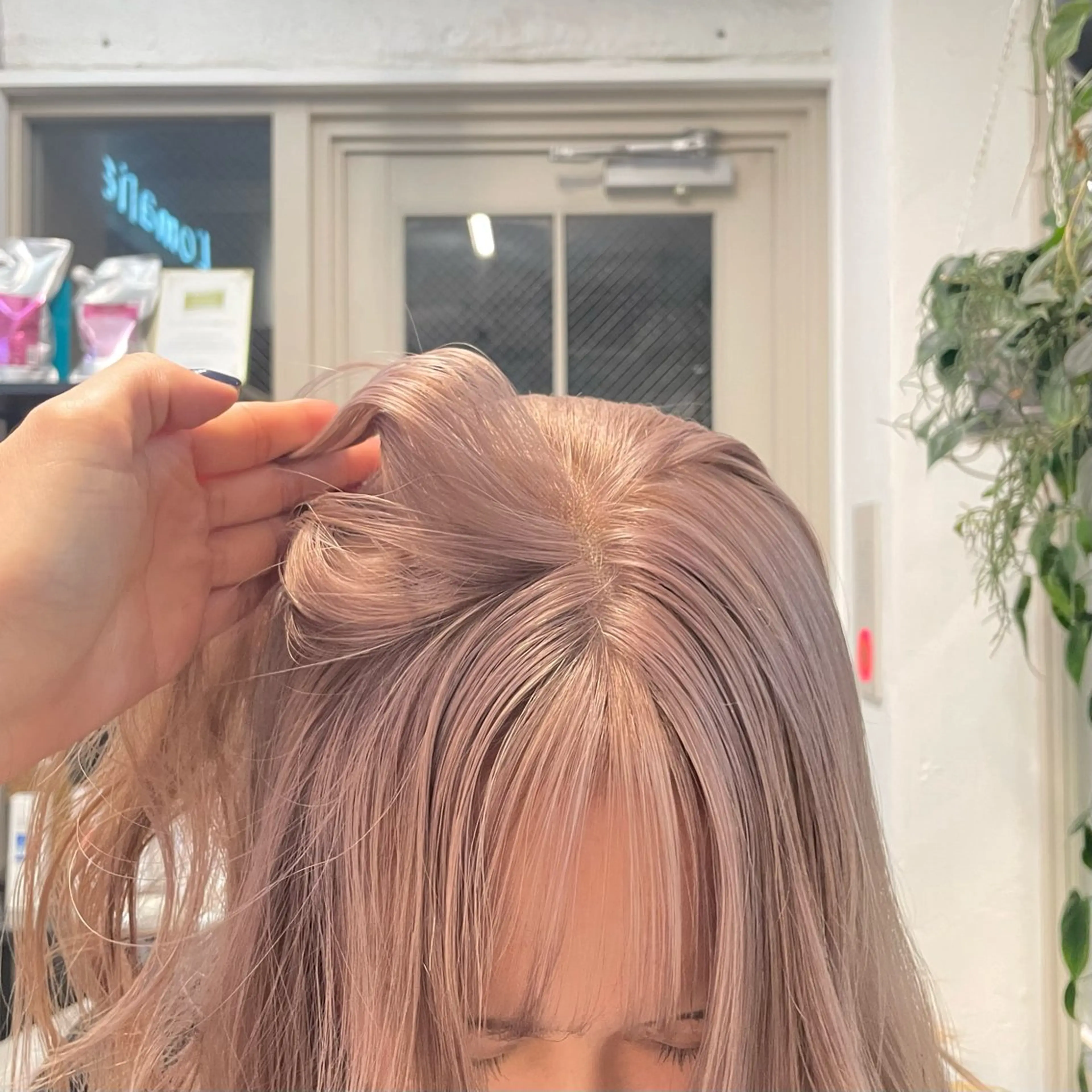 ロング カラー カット ヘアカラー トリートメント ミルクティー× グレージュMOMOのヘアスタイル