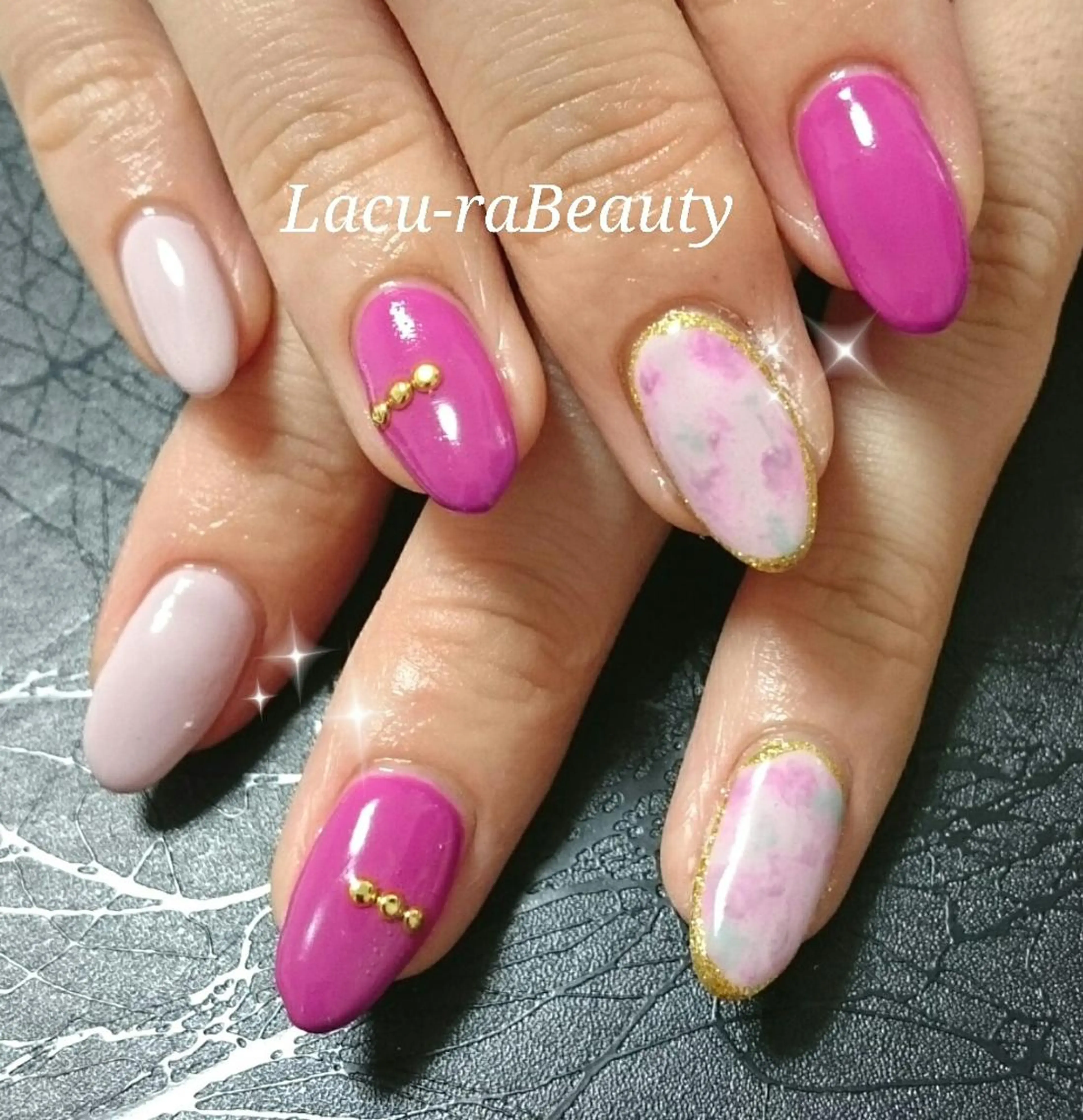 ネイル 小顔と腸の専門店 ラクーラビューティのエステ・リラクイメージ