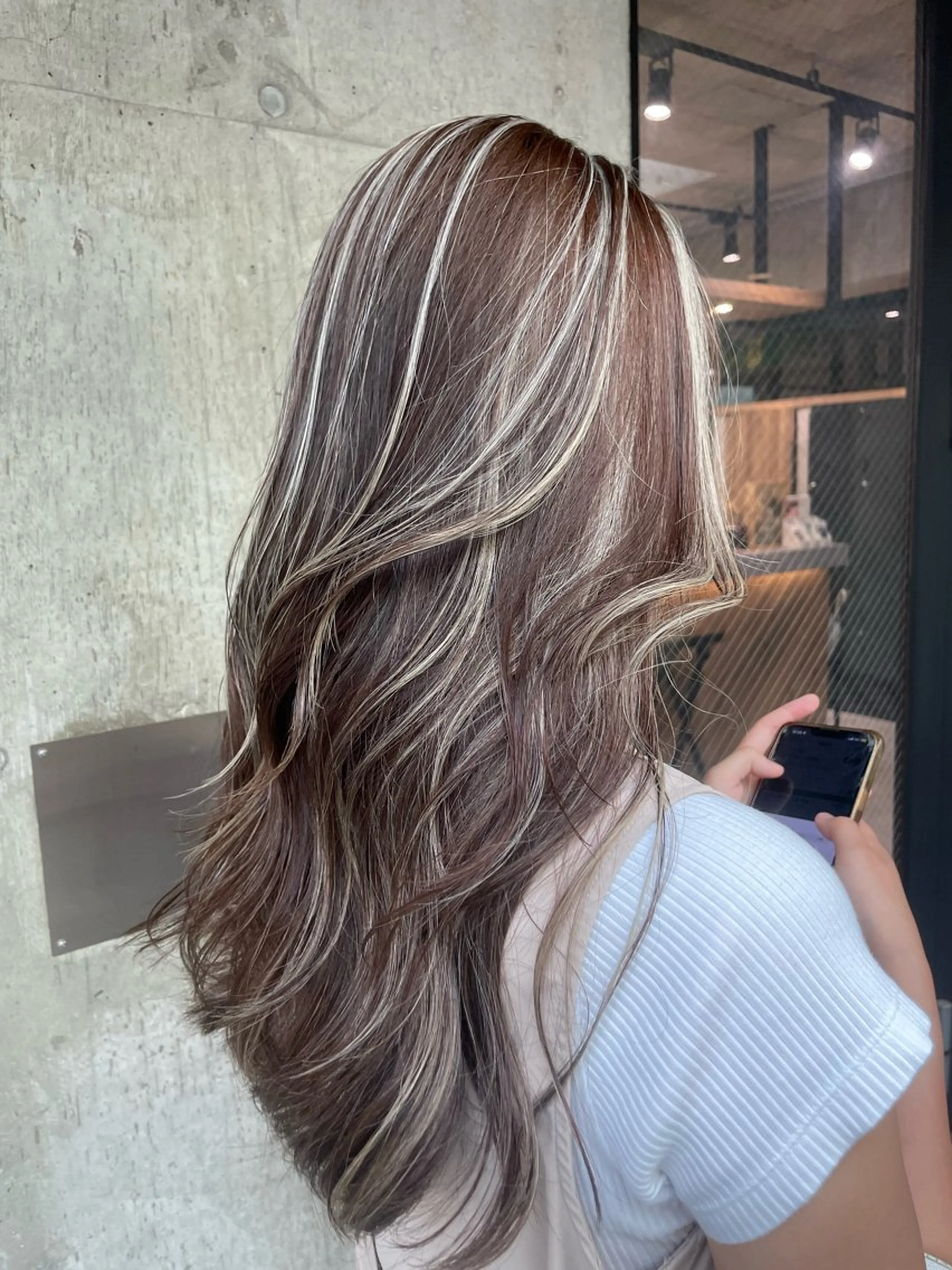 ロング ハイライト 🫧ハイライトカラー 🫧 𝓜𝓘𝓤のヘアスタイル