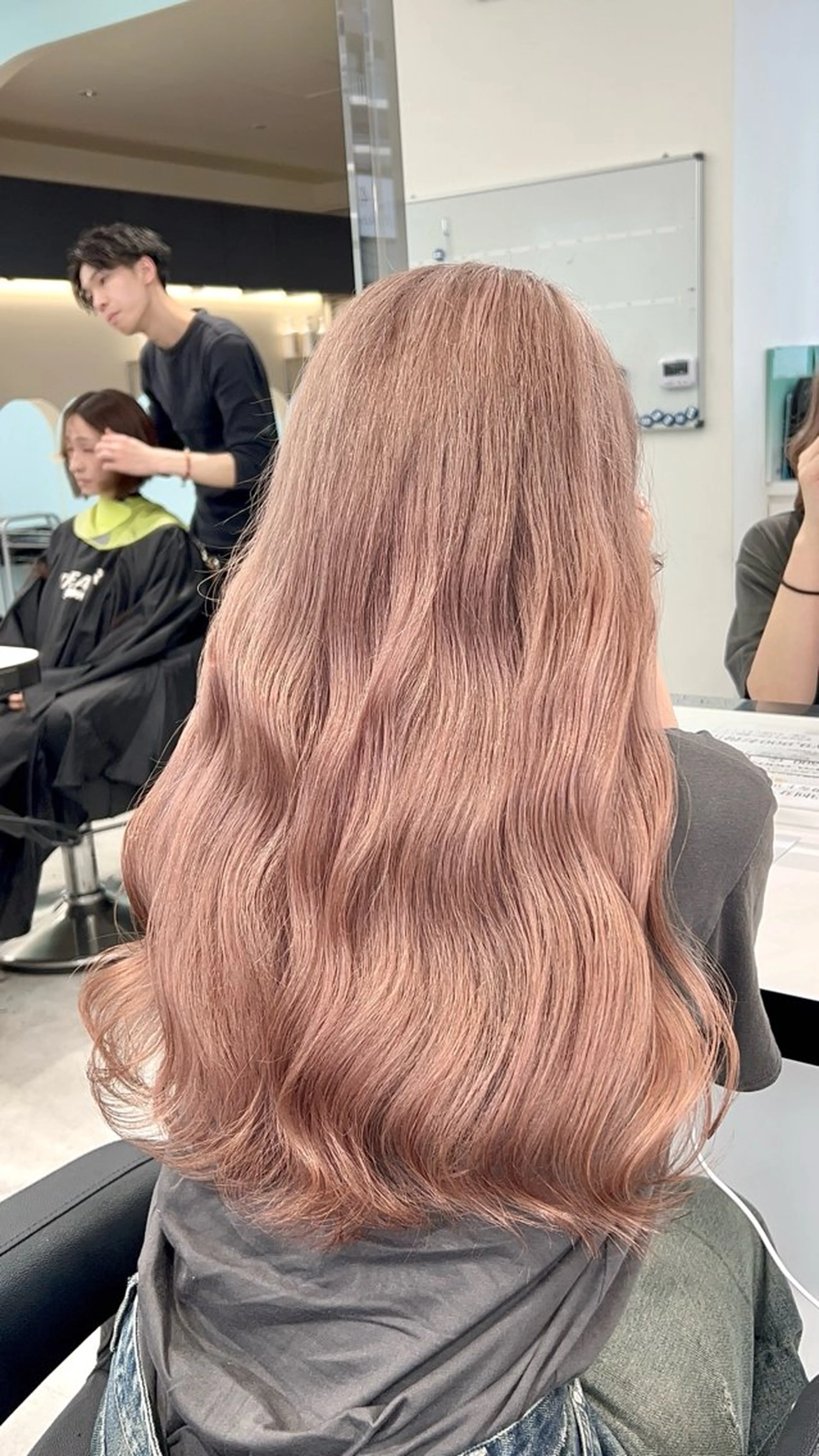 ロング ヘアカラー トリートメント ヘッドスパ 履歴修正屋さん／ ブロンド／ホワイトのヘアスタイル