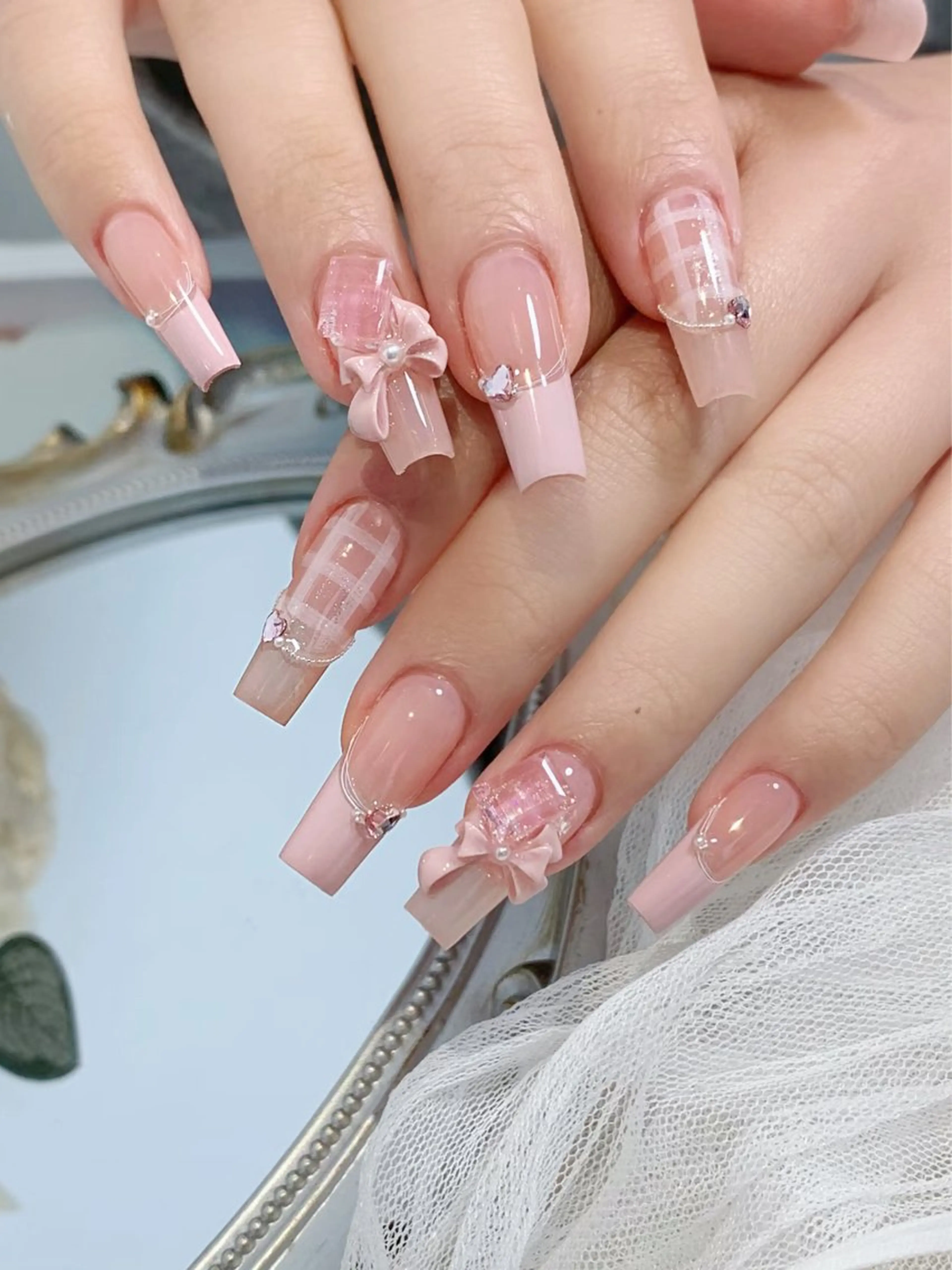 ネイル クリアネイル フレンチネイル ガーリー ガラスフレンチ ピンク ハンドネイル ハンドケア DarkHoney 池袋店のネイルデザイン