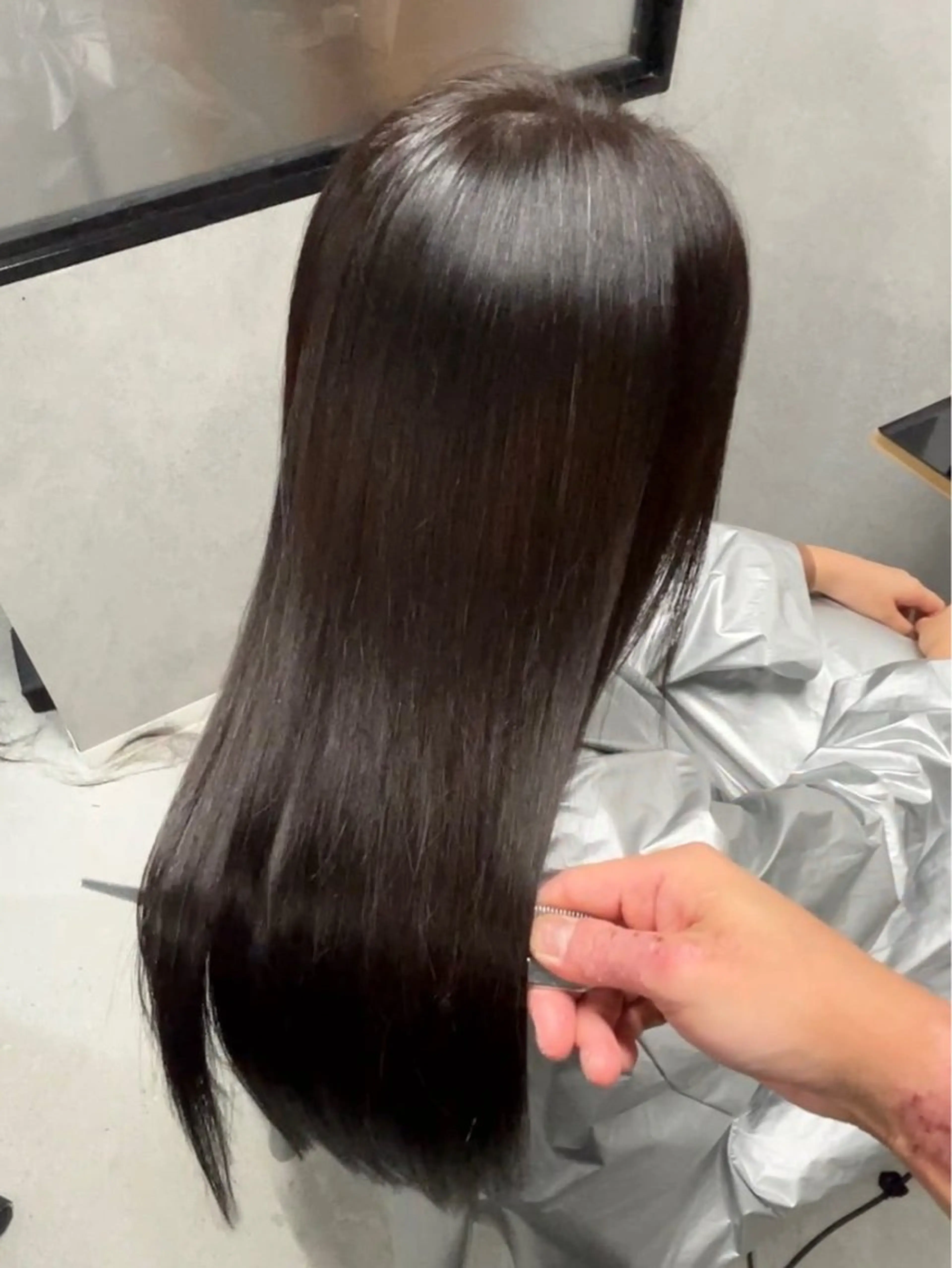 セミロング ヘアカラー 縮毛矯正 透明感カラー/レイヤ ー/顔まわり/辻部のヘアスタイル