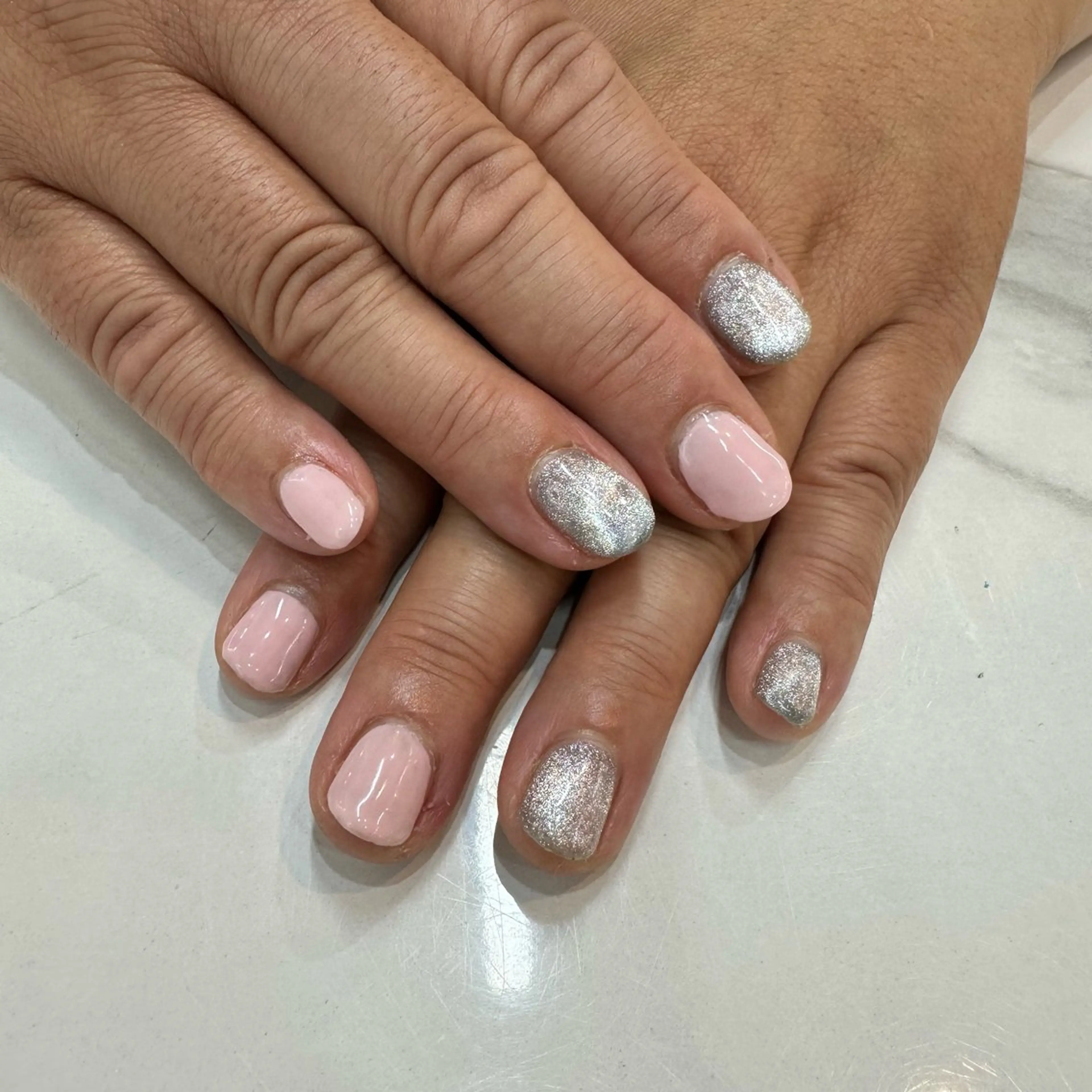 ネイル 粟野 裕稀のヘアスタイル