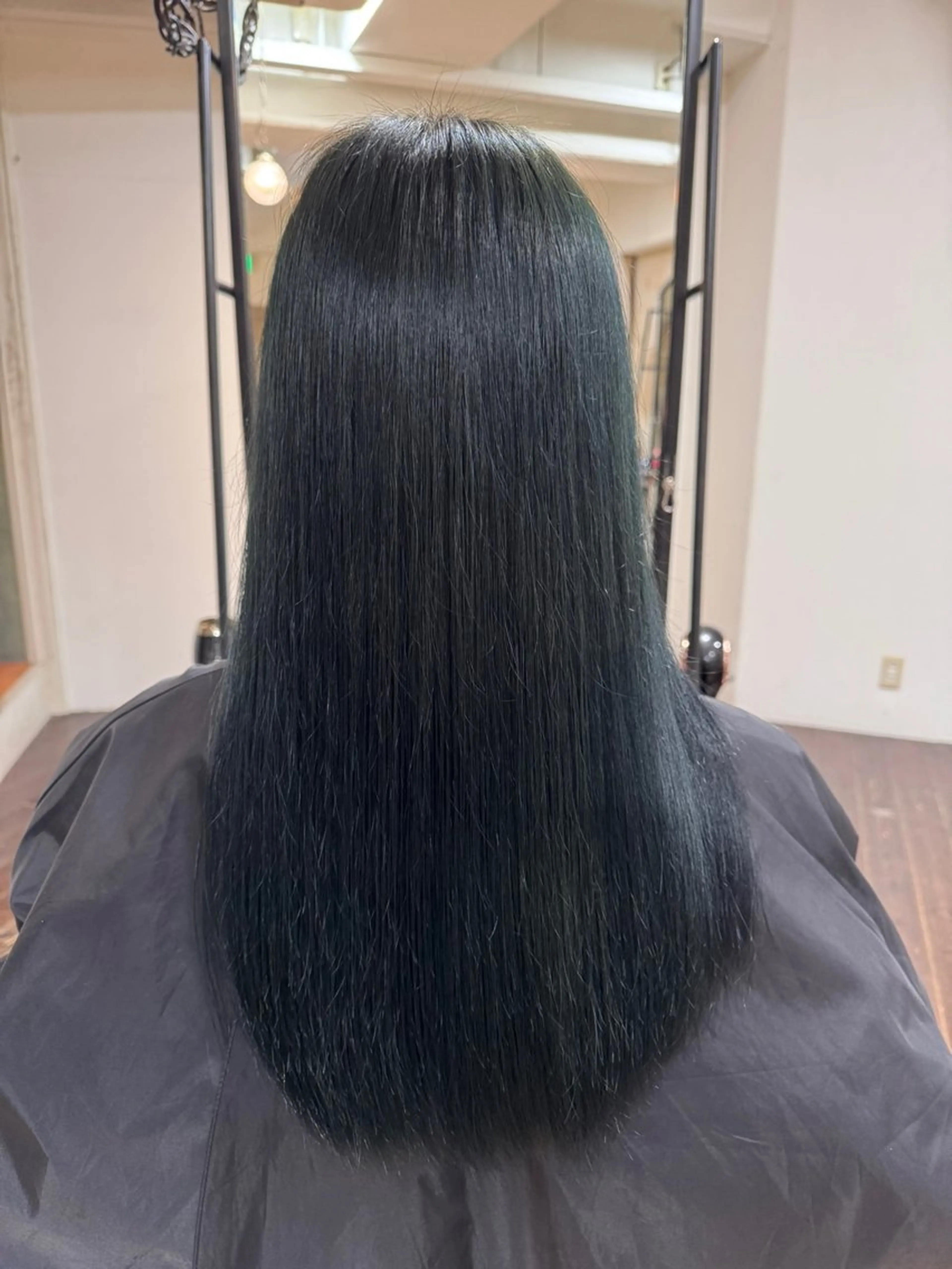 ロング カラー 黒髪 ブルーカラー ブルーブラック ヘアカラー トリートメント 菰田 愛輝のヘアスタイル