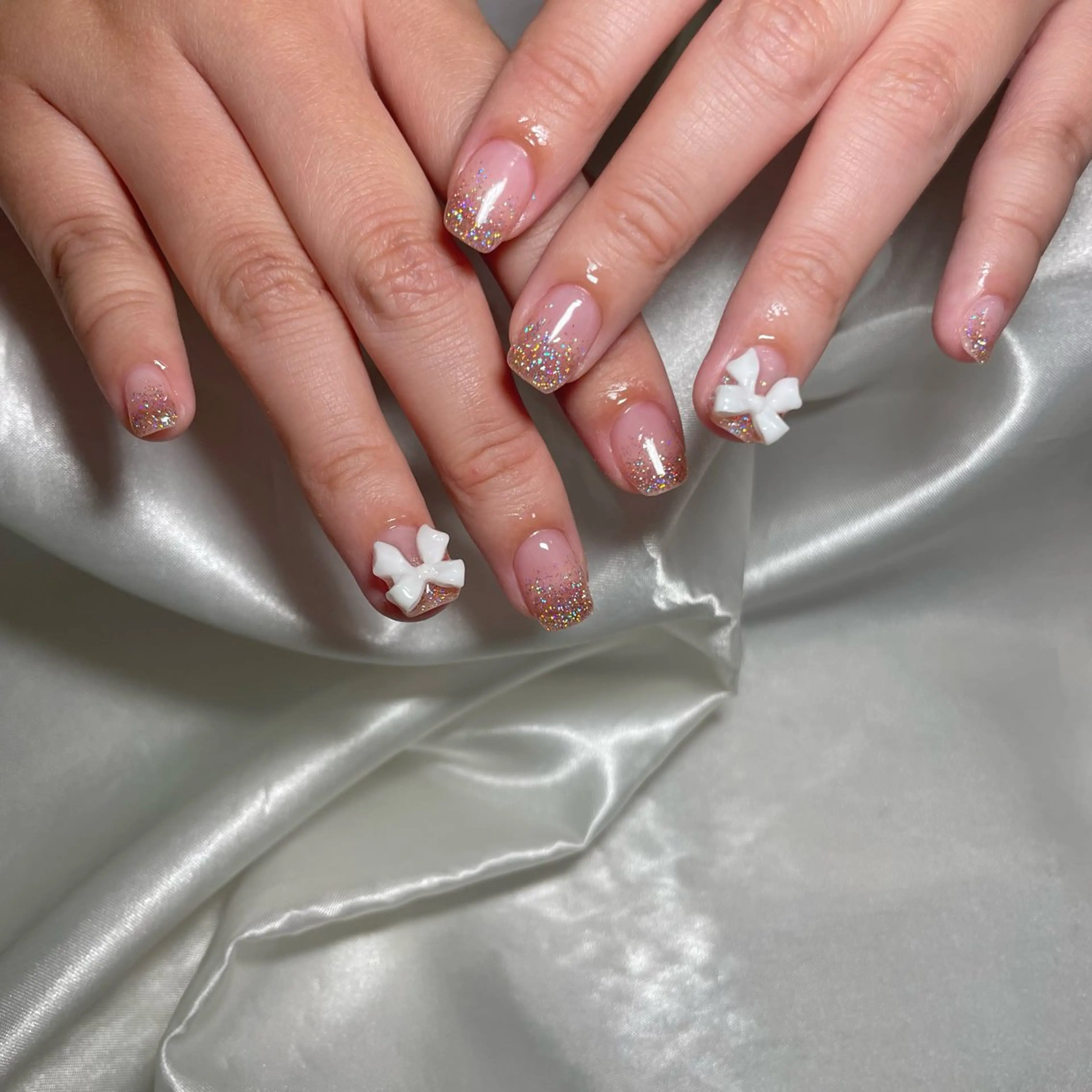 ネイル フラッシュネイル ジェルネイル ラメ(グリッター) ラメグラデーション リボン ハンドネイル Joint_ nailのネイルデザイン