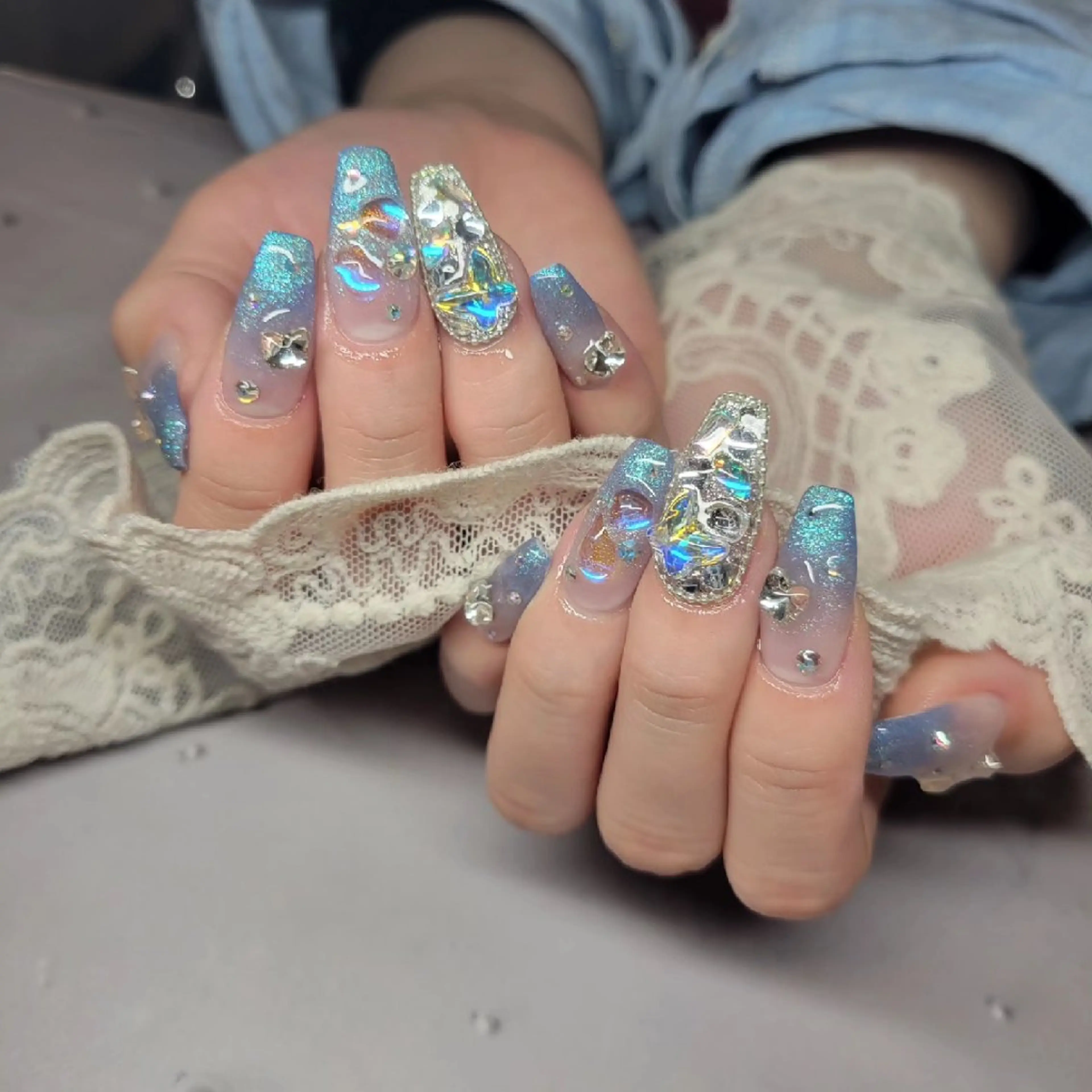 ネイル グラデーション キラキラネイル 水色 マグネットネイル 冬ネイル Nail salon Coco【溝の口駅】のネイルデザイン