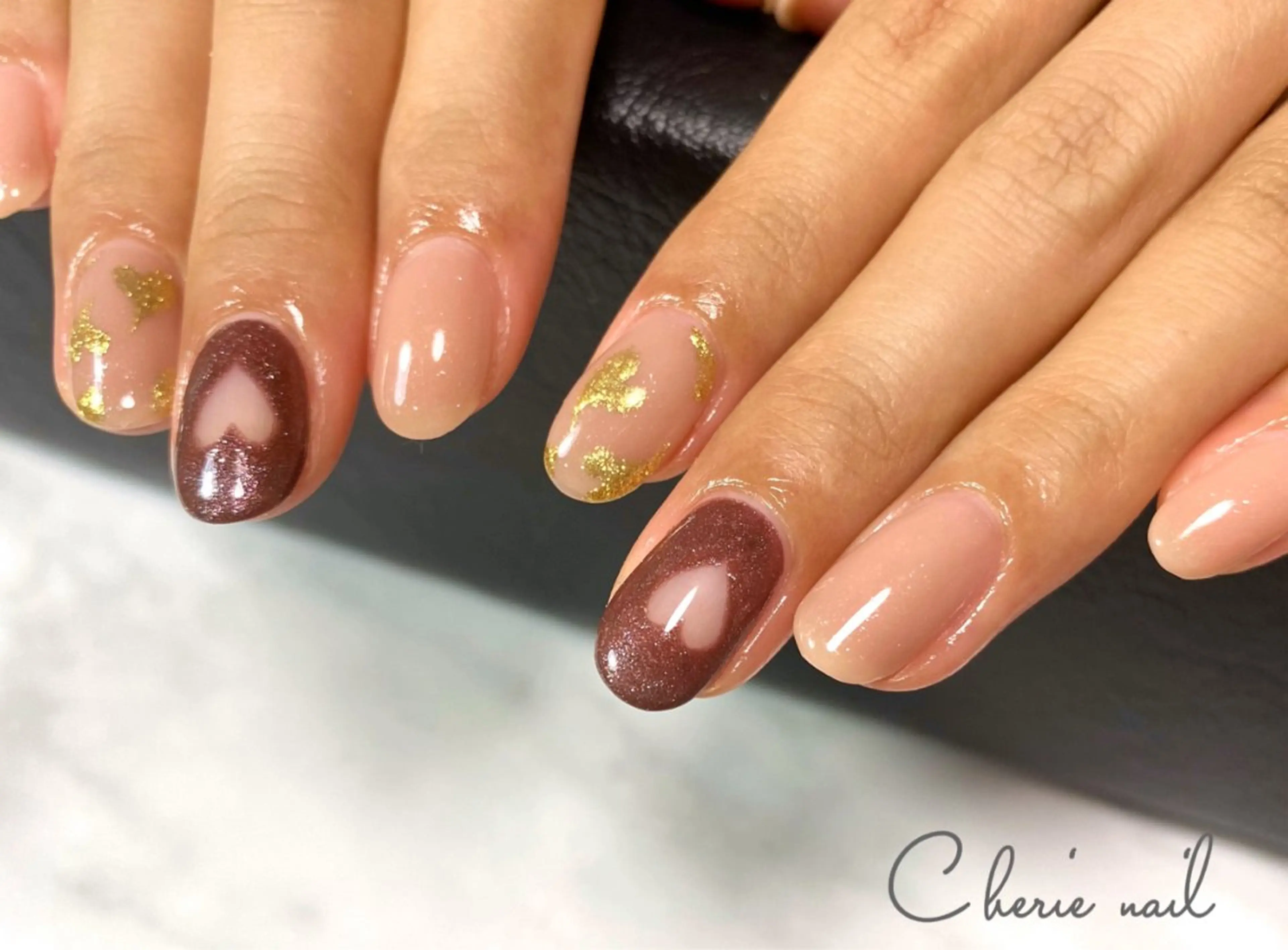 ネイル ブラウン ジェルネイル ハート ハンドネイル Cherienail yunaのネイルデザイン