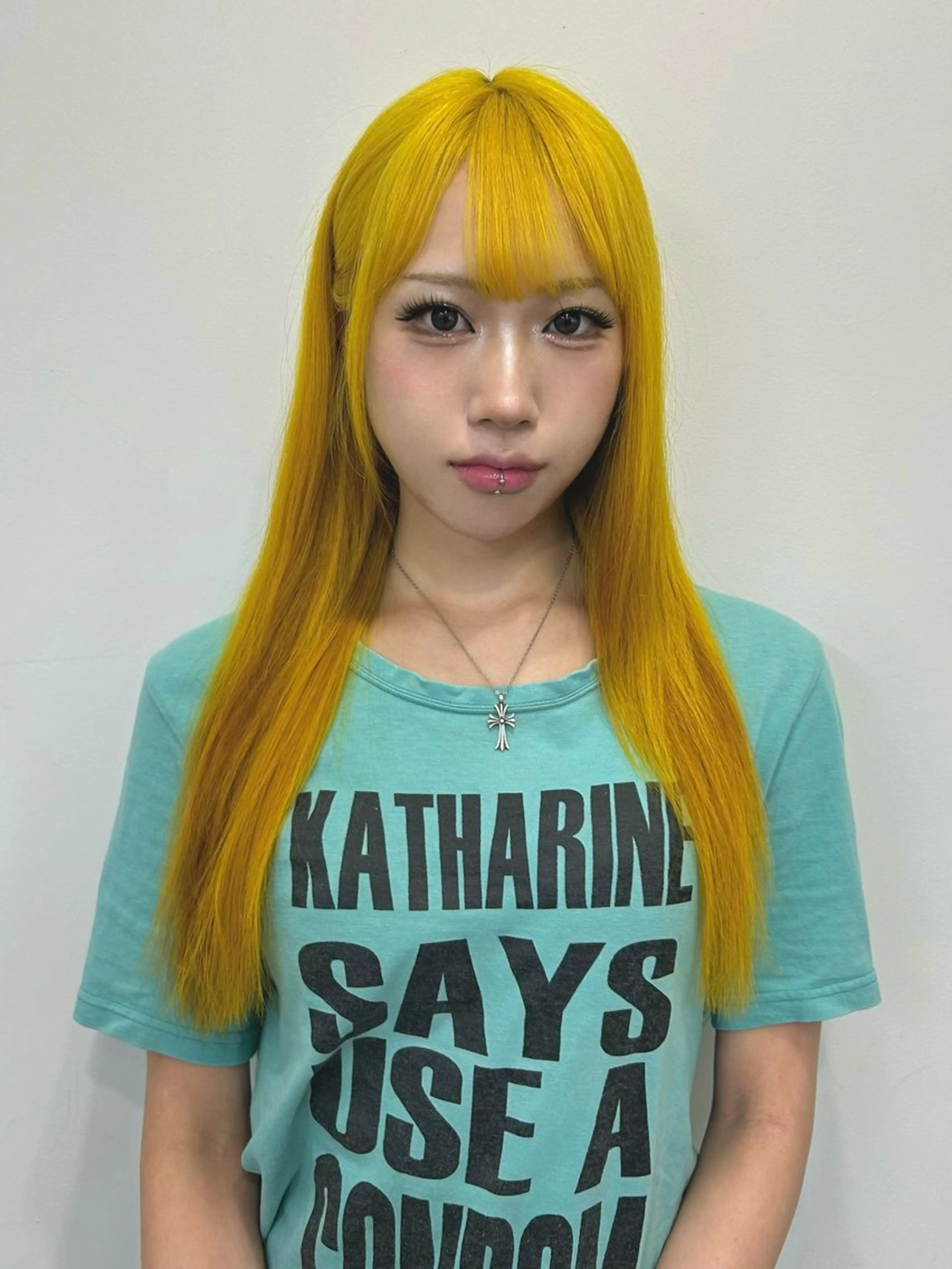 セミロング カラー ブリーチ 透明感カラー ハイトーンカラー ブリーチなしカラー ボブ 梅田l大人韓国ヘア レイヤー×艶カラーのヘアスタイル