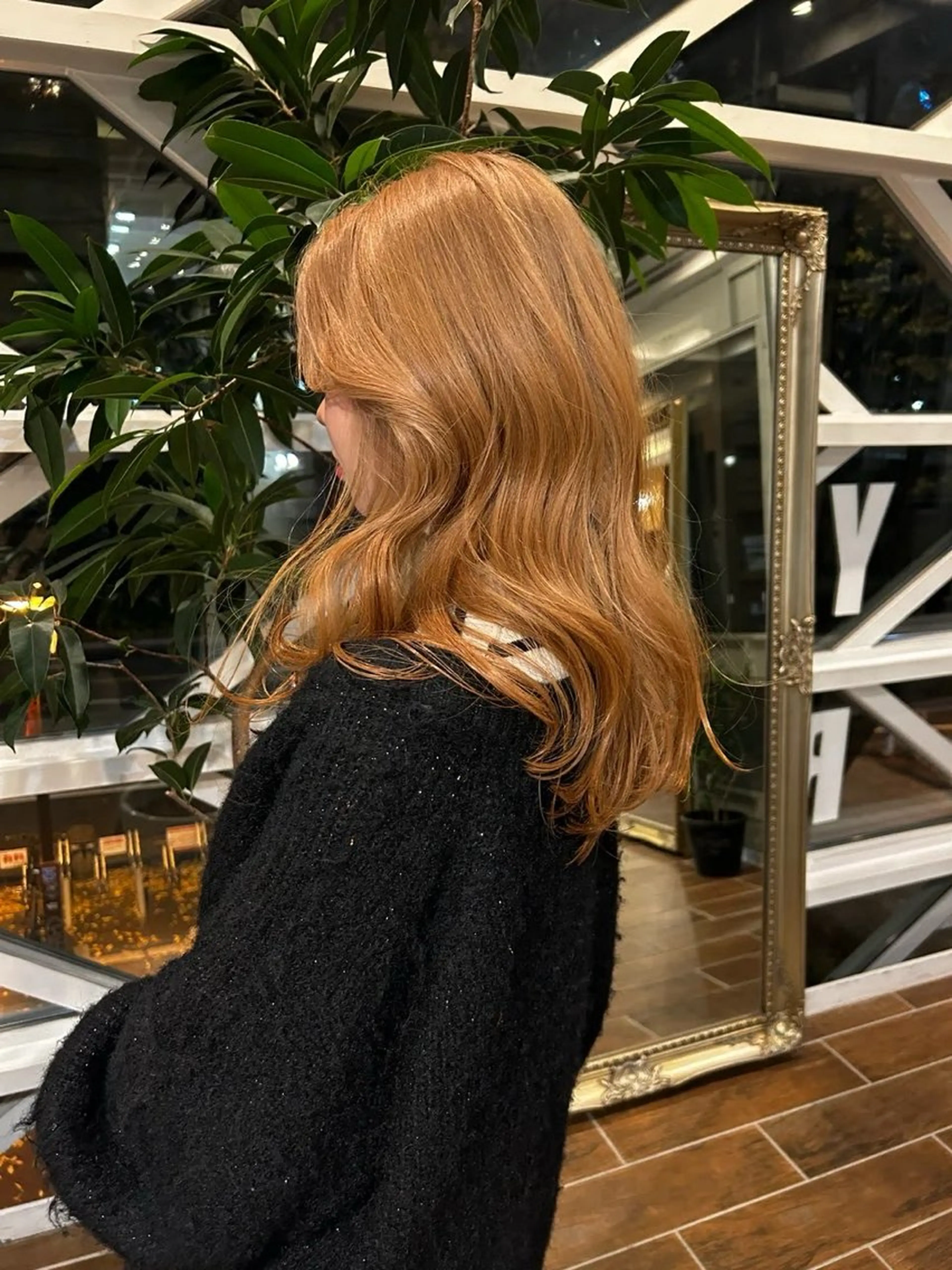 セミロング カラー ヘアカラー 西 優衣奈のヘアスタイル