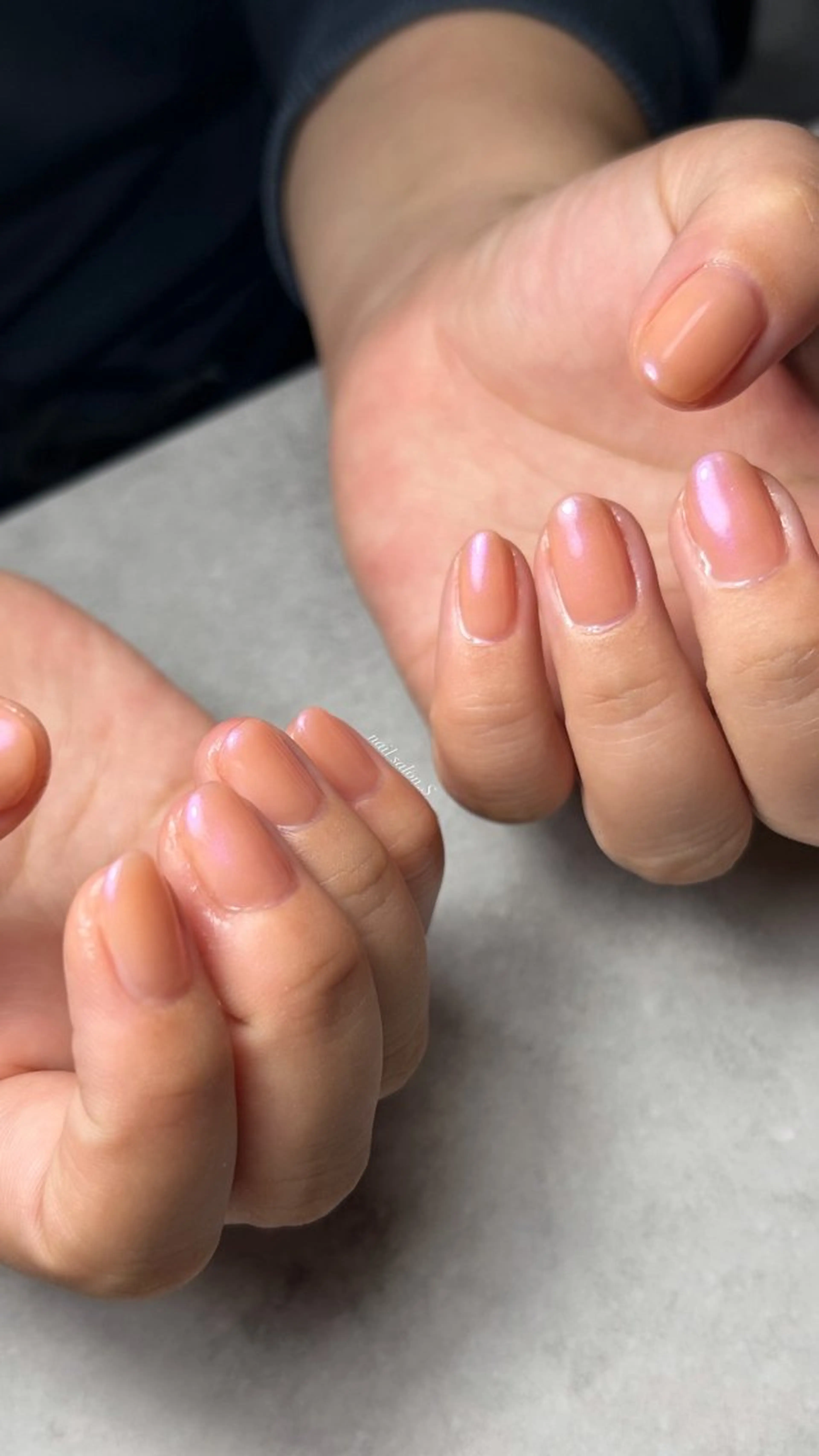 ネイル オーロラネイル 長さ出し ジェルネイル オフィスネイル ワンカラーネイル ハンドネイル 関山 志乃のネイルデザイン