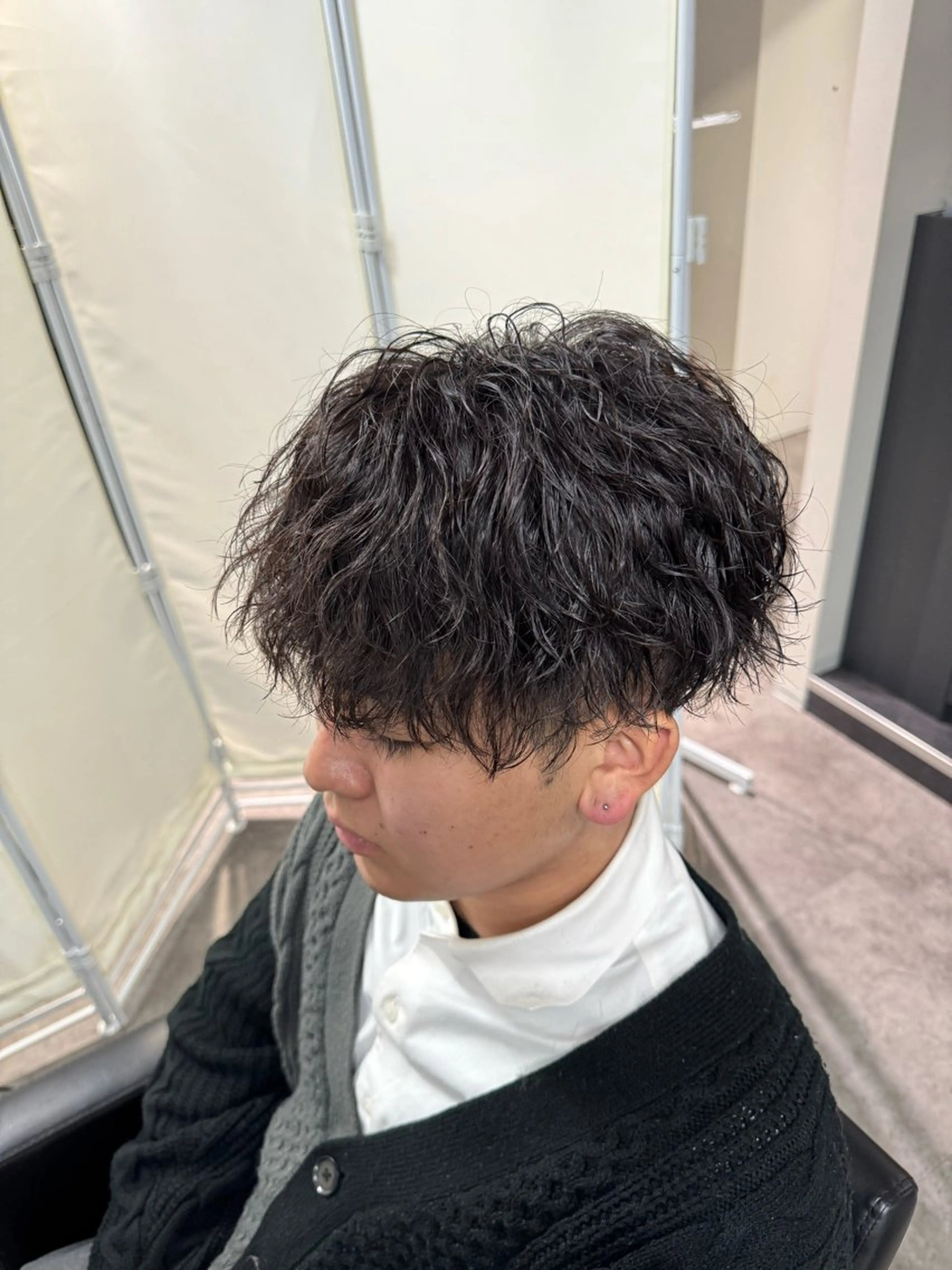 ミディアム パーマ メンズ ミディアムパーマ マッシュ メンズパーマ ツイストスパイラルパーマ スパイラルパーマ 立川韓国メンズヘア ニュアンスパーマ安井のヘアスタイル