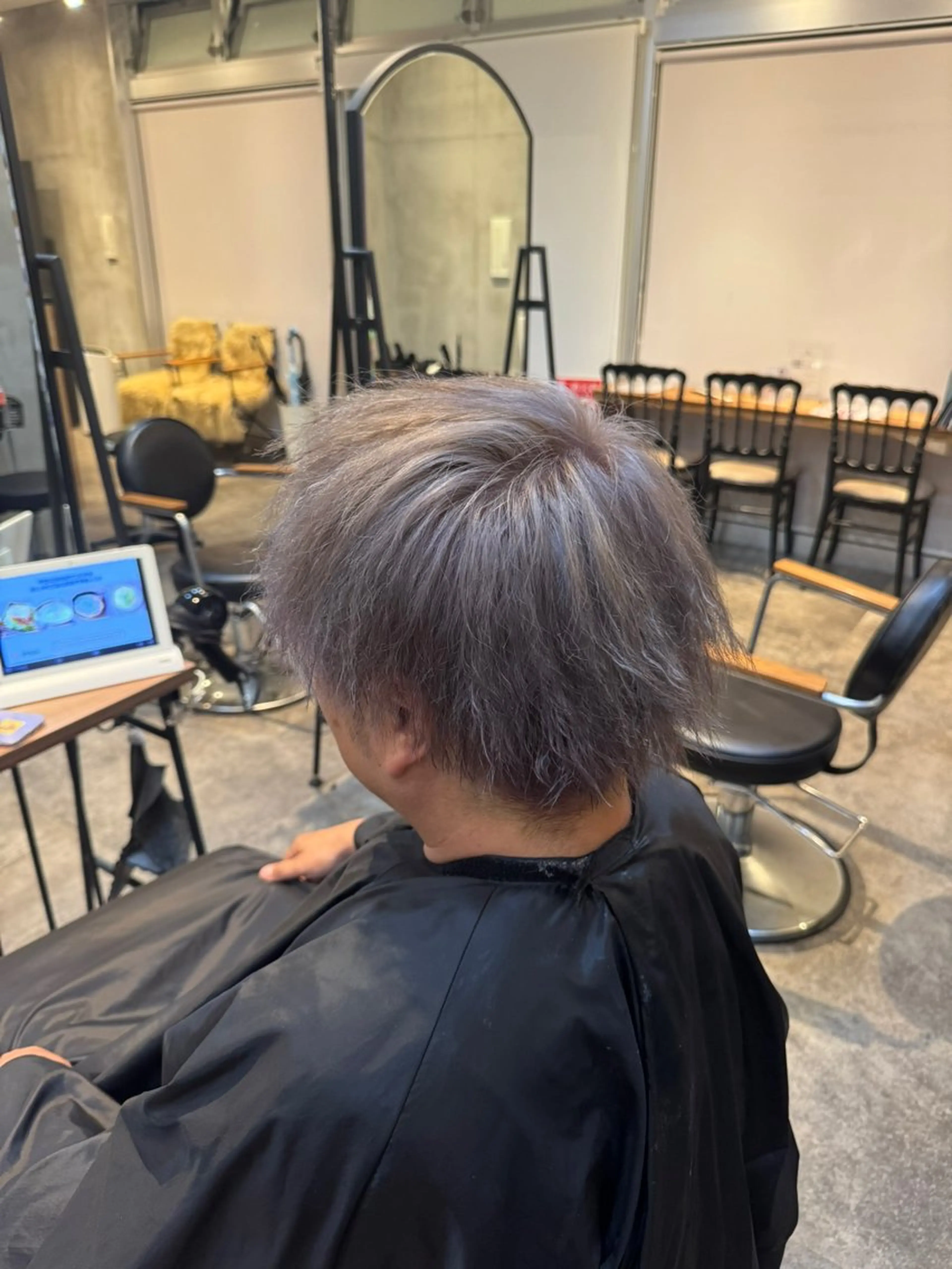 カラー メンズ メンズブリーチ メンズパーマ ブリーチ シルバー 縮毛矯正 原田 夢来のヘアスタイル