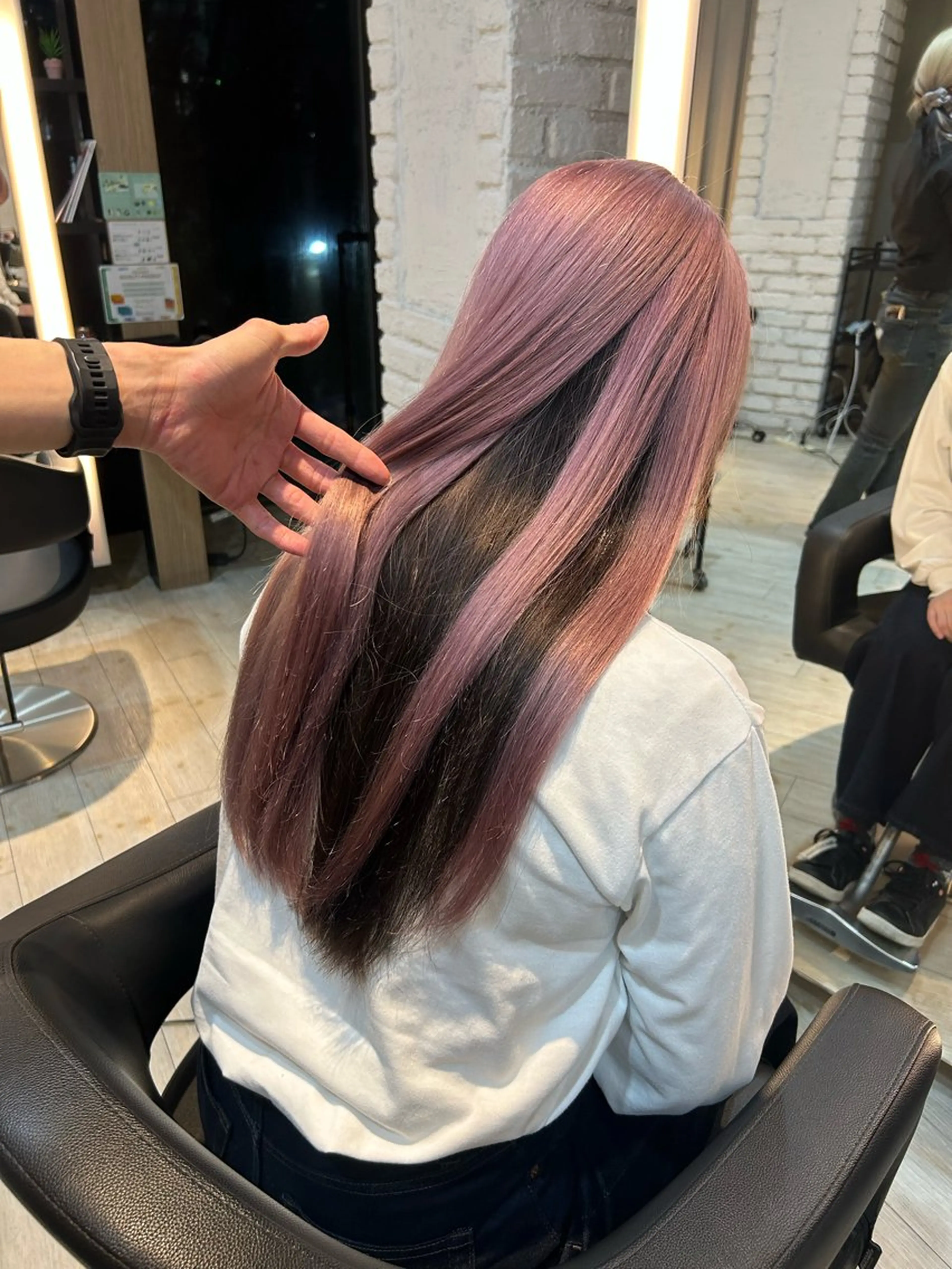 ロング カラー ブリーチ ブラウンカラー ピンクカラー シルバー カット ヘアカラー トリートメント 有働由良／ハイトーン ／韓国メンズヘアのヘアスタイル