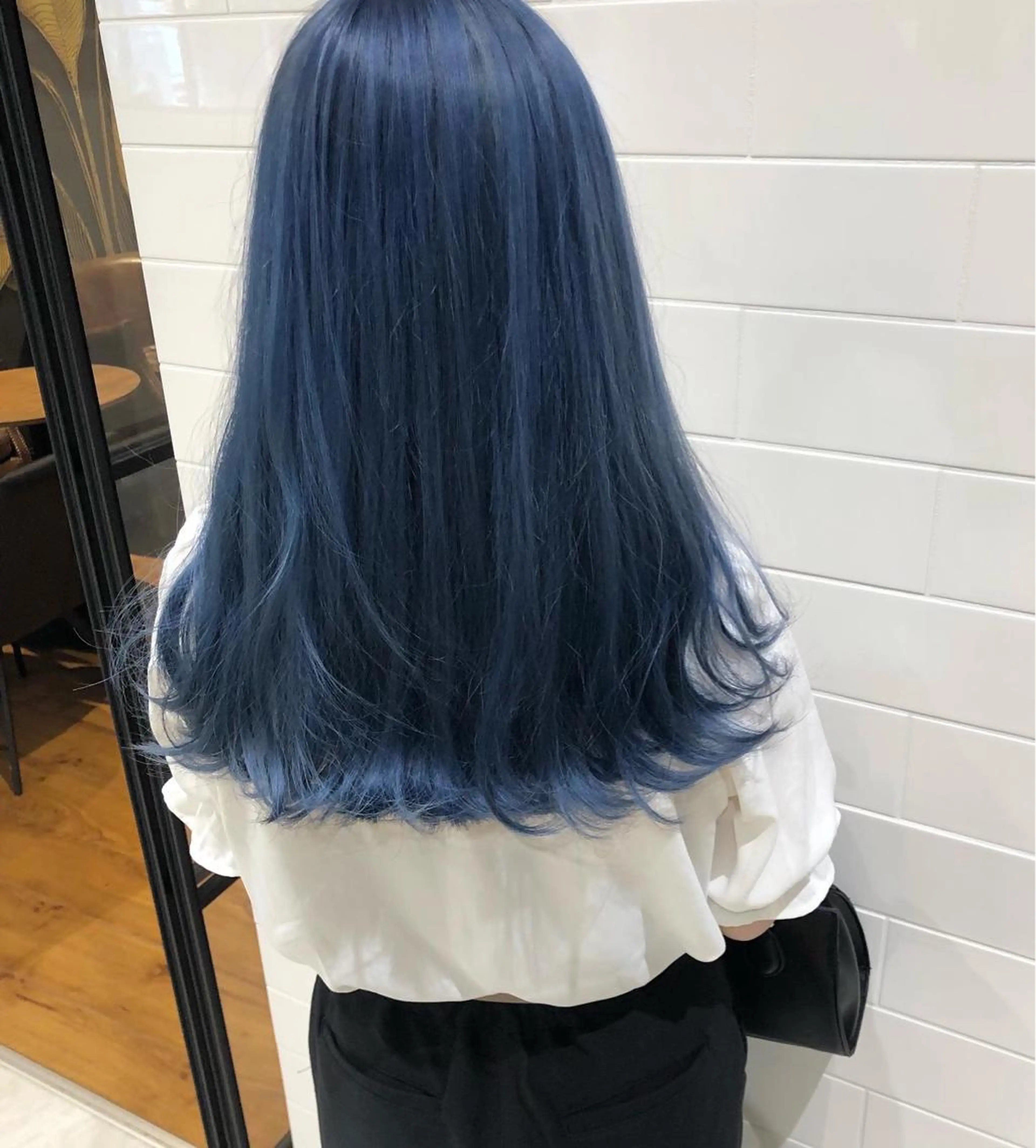 セミロング カラー ブリーチ ブルーカラー 浅井 大雅のヘアスタイル