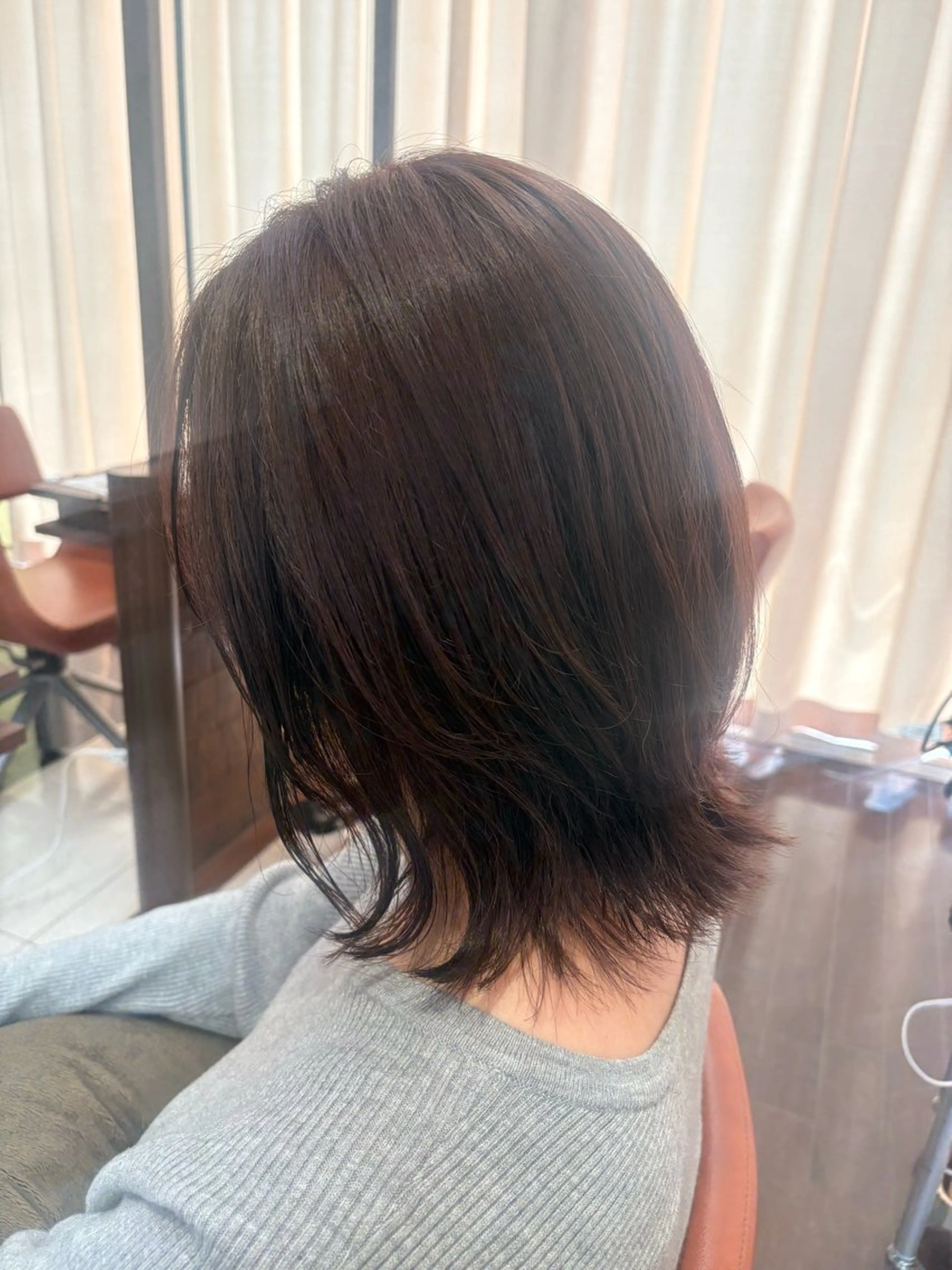 セミロング ミルクティーブラウン くびれヘア くびれレイヤー レイヤーカット カット ヘアカラー レイヤー×韓国風/ ハイトーン/朝倉友香のヘアスタイル