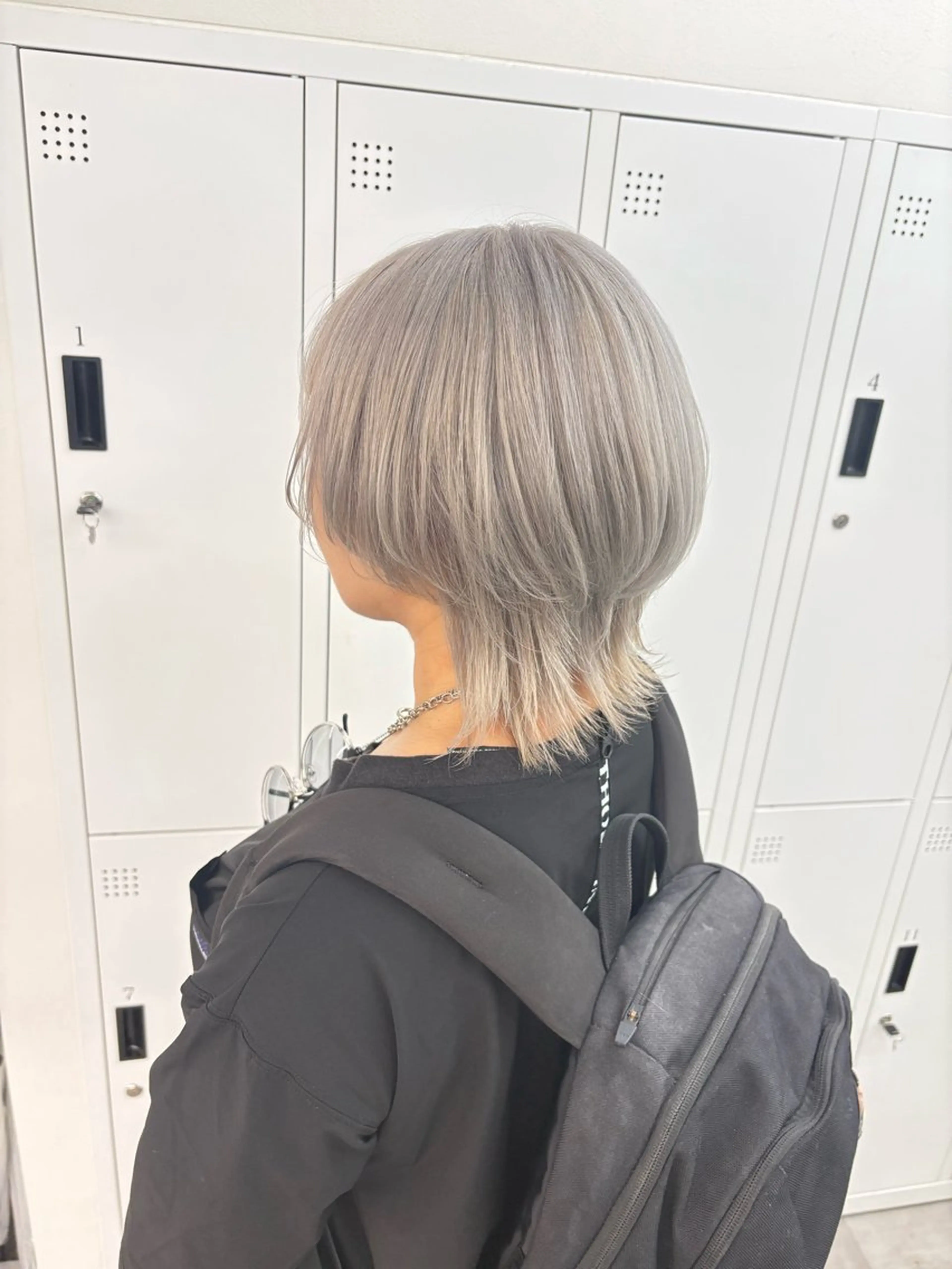 ミディアム カット ヘアカラー 綾乃／デザインカラー ／ハイトーン／ボブのヘアスタイル