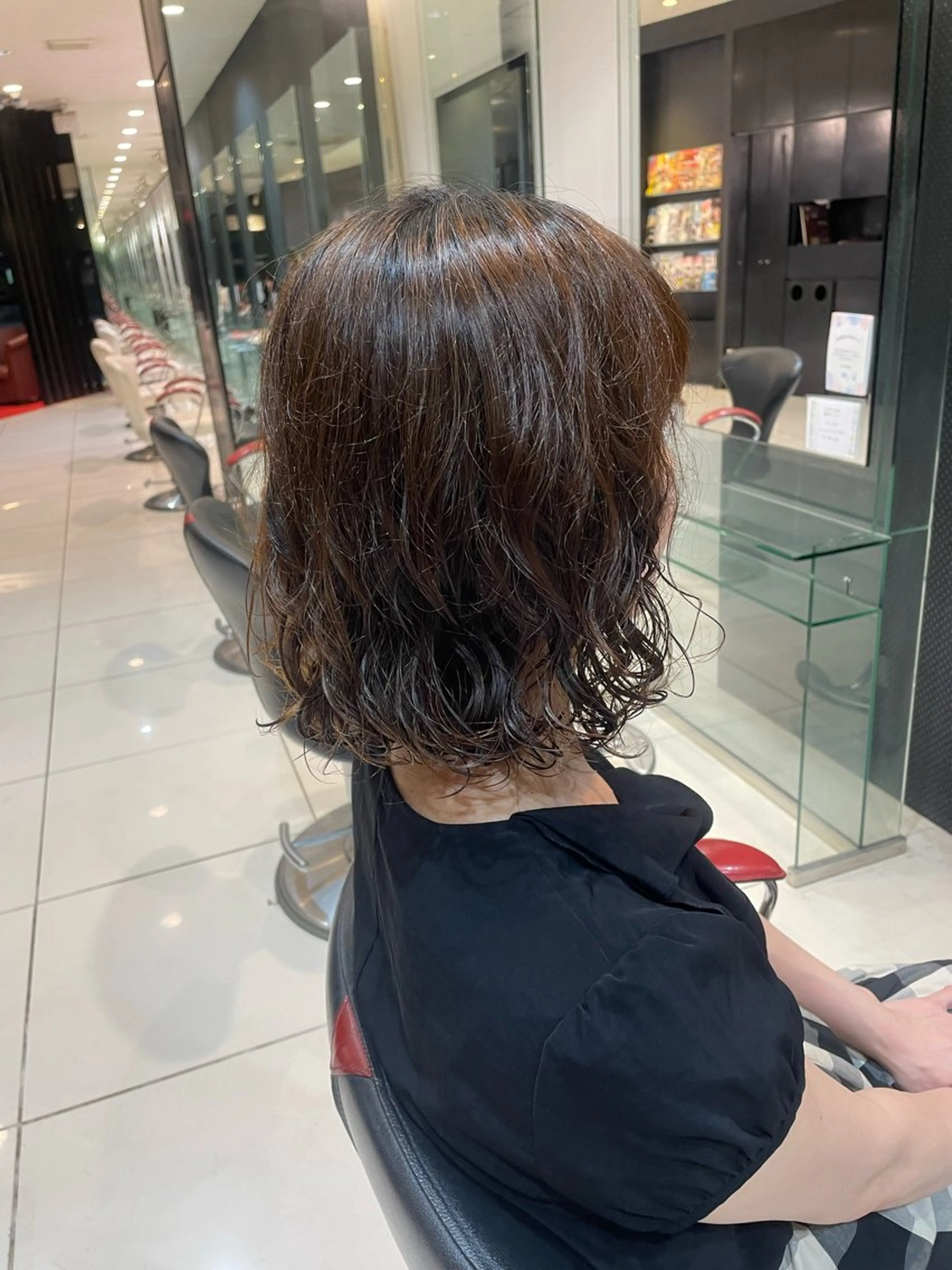 ミディアム 松葉 小春のヘアスタイル