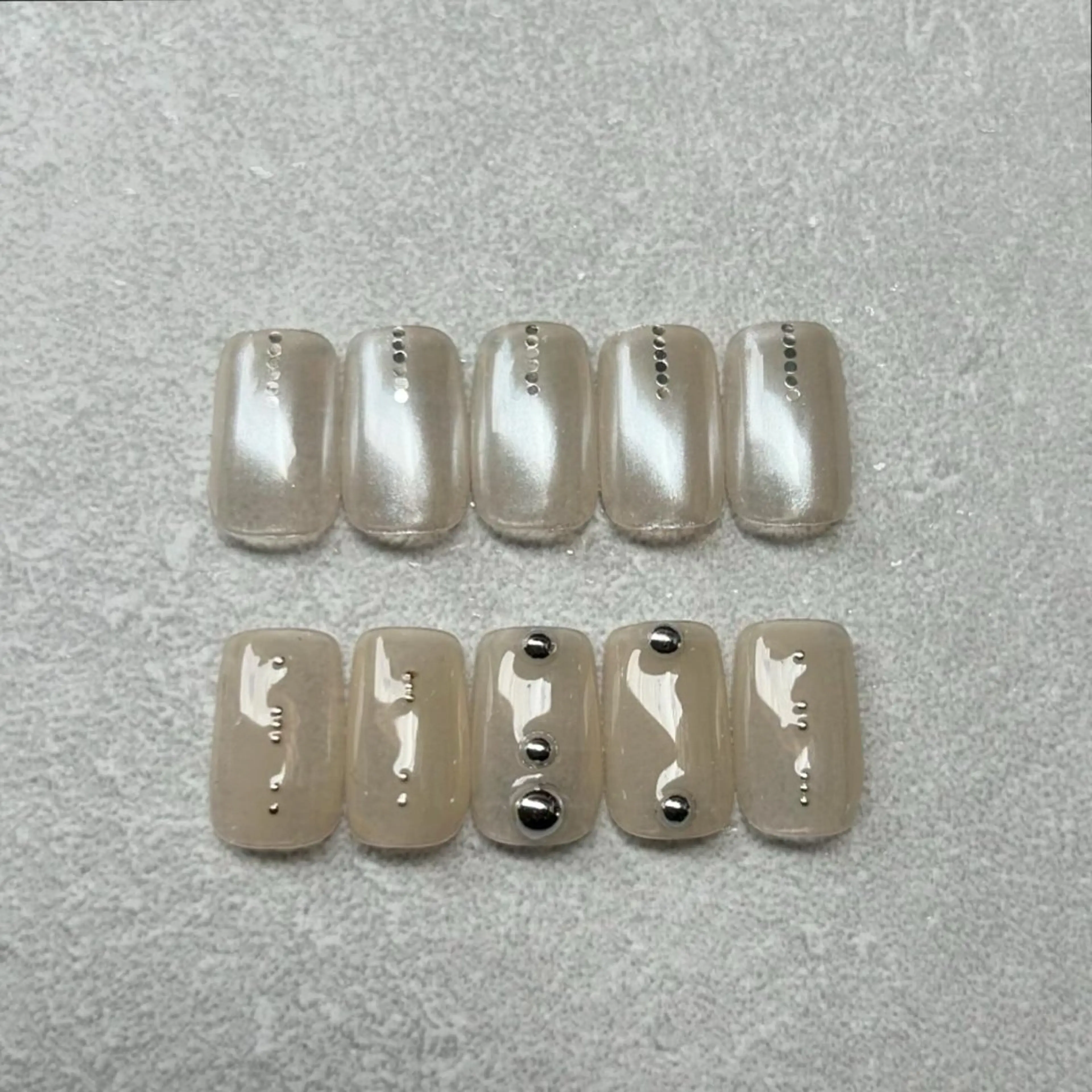 ネイル カジュアル 成人式 氷ネイル・うるうるネイル ニュアンスネイル オフィスネイル ハンドネイル ハンドケア lyly.nail所属・lylynail YUUKAのネイルデザイン