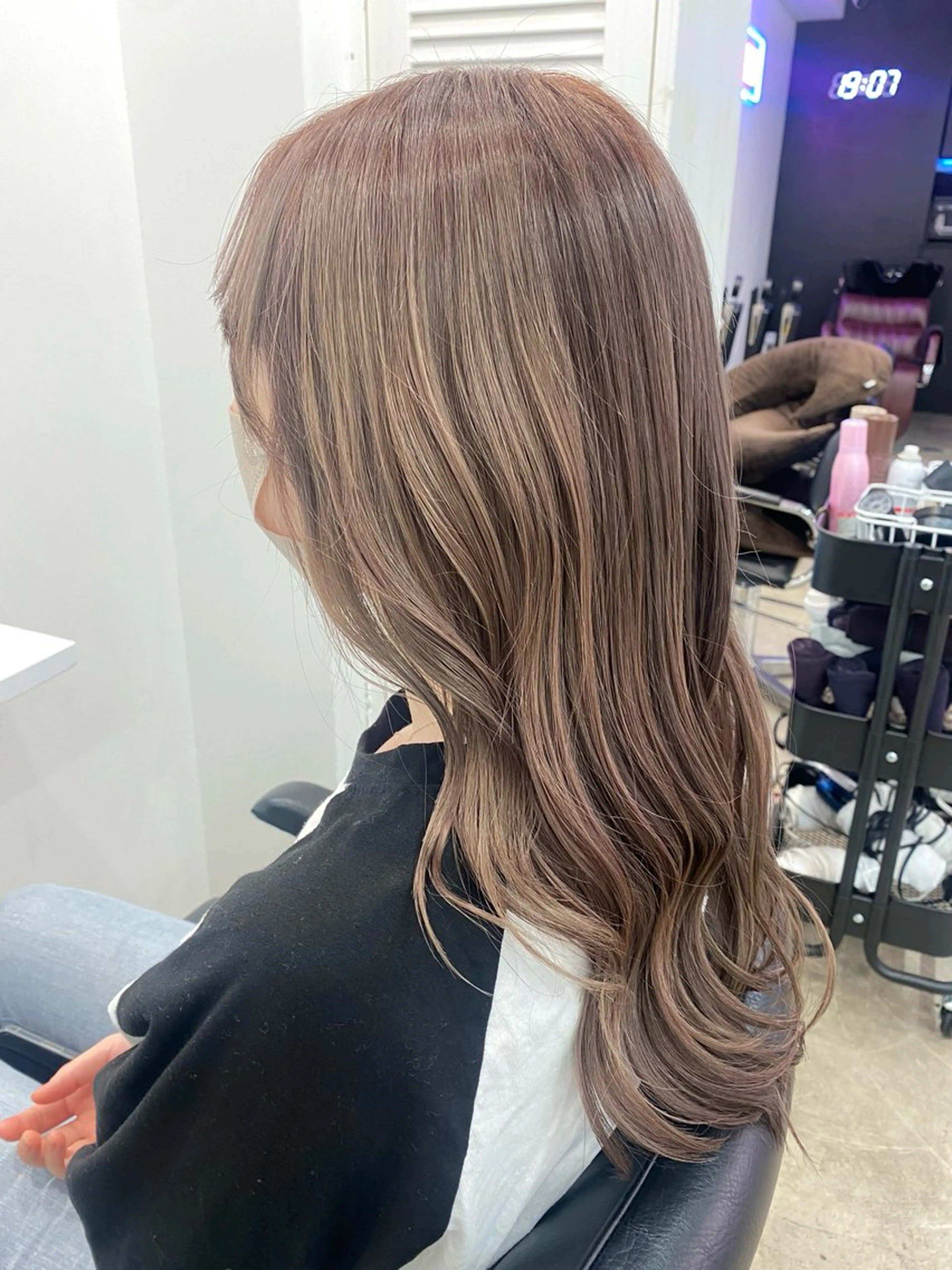 ロング カラー ベージュカラー ダブルカラー カット ヘアカラー トリートメント 【ウルフ/レイヤー/ 白髪ぼかし】タツヤのヘアスタイル