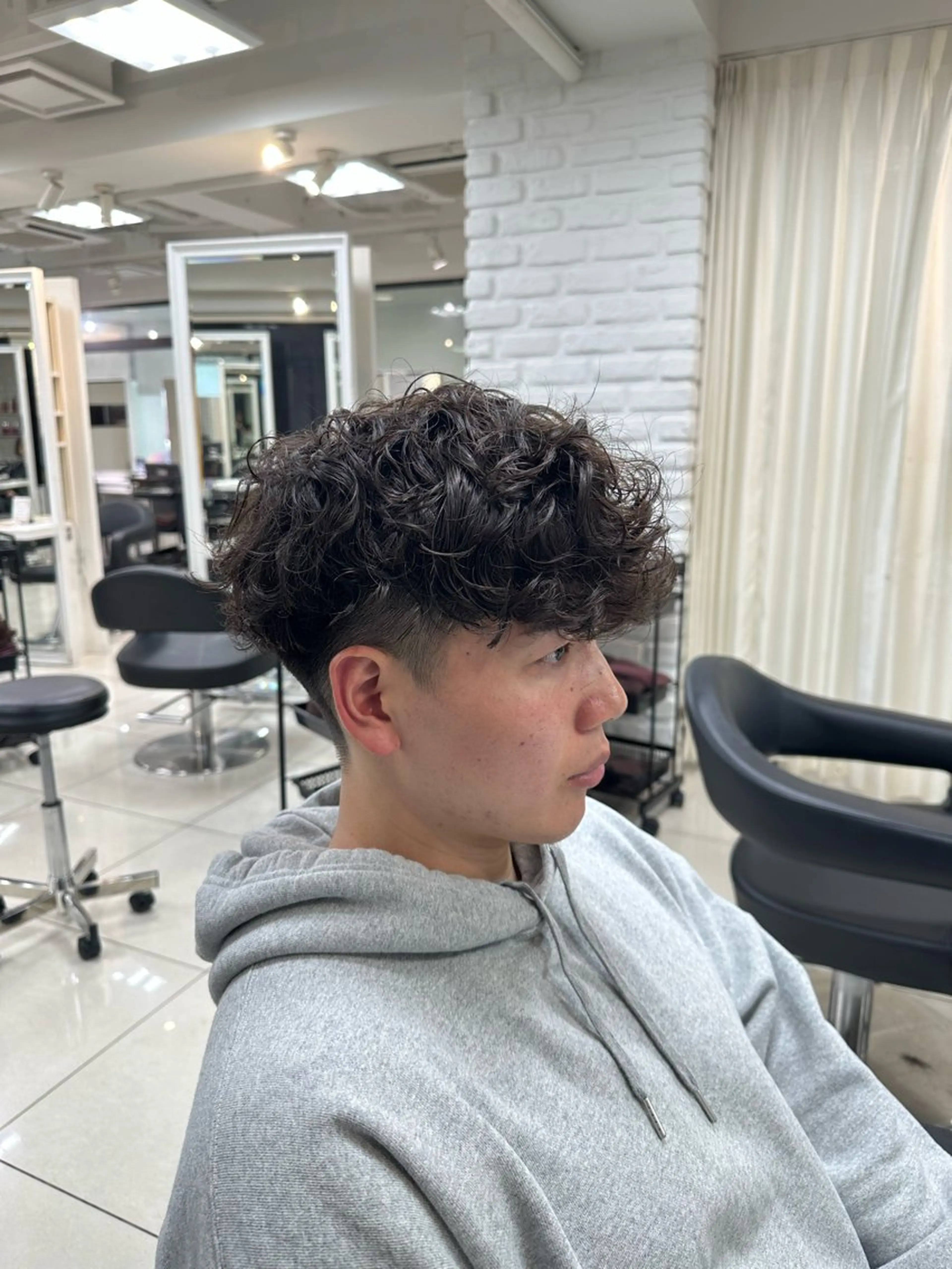 ショート パーマ メンズ スペインカール 外国人風カラー カット パーマ トリートメント フェザーパーマ職人 🪶ryosukeのヘアスタイル